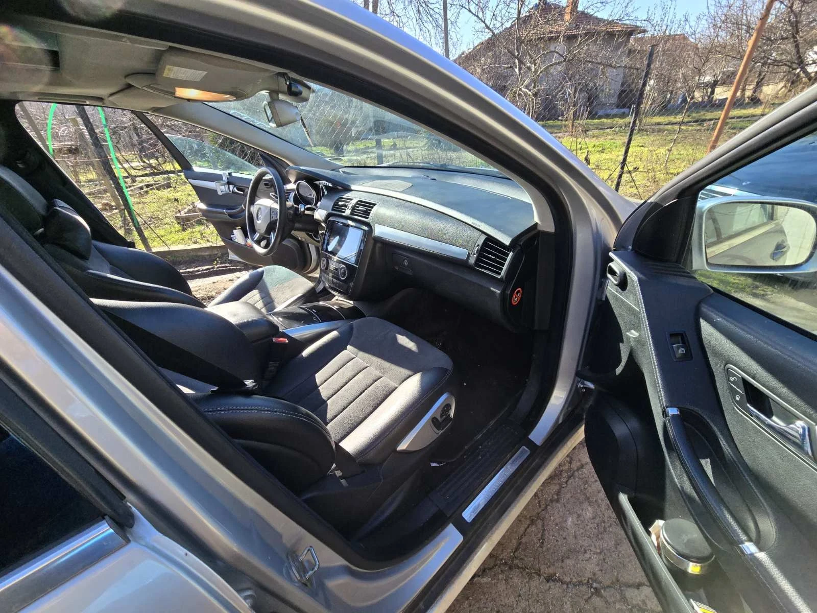 Mercedes-Benz R 320  - изображение 4