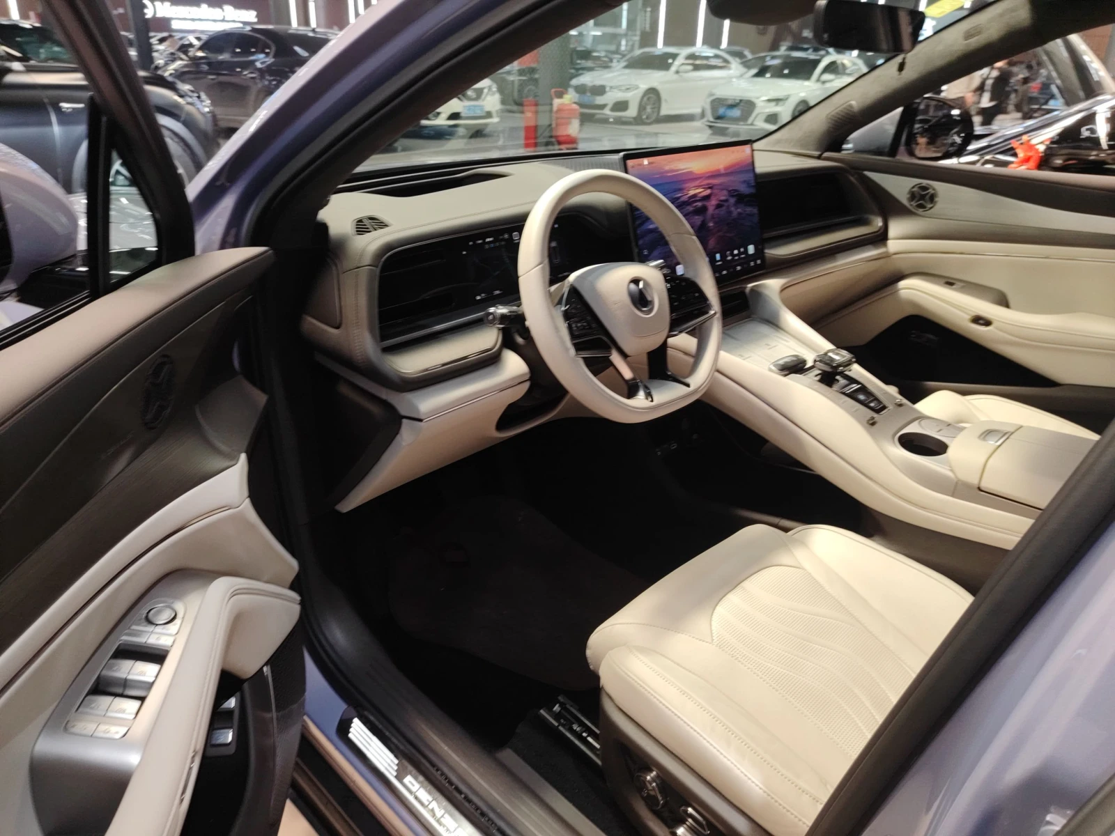 Denza N7 2025 AWD Flagship Edition 91.3kWh, снимка 8 - Автомобили и джипове - 54235667