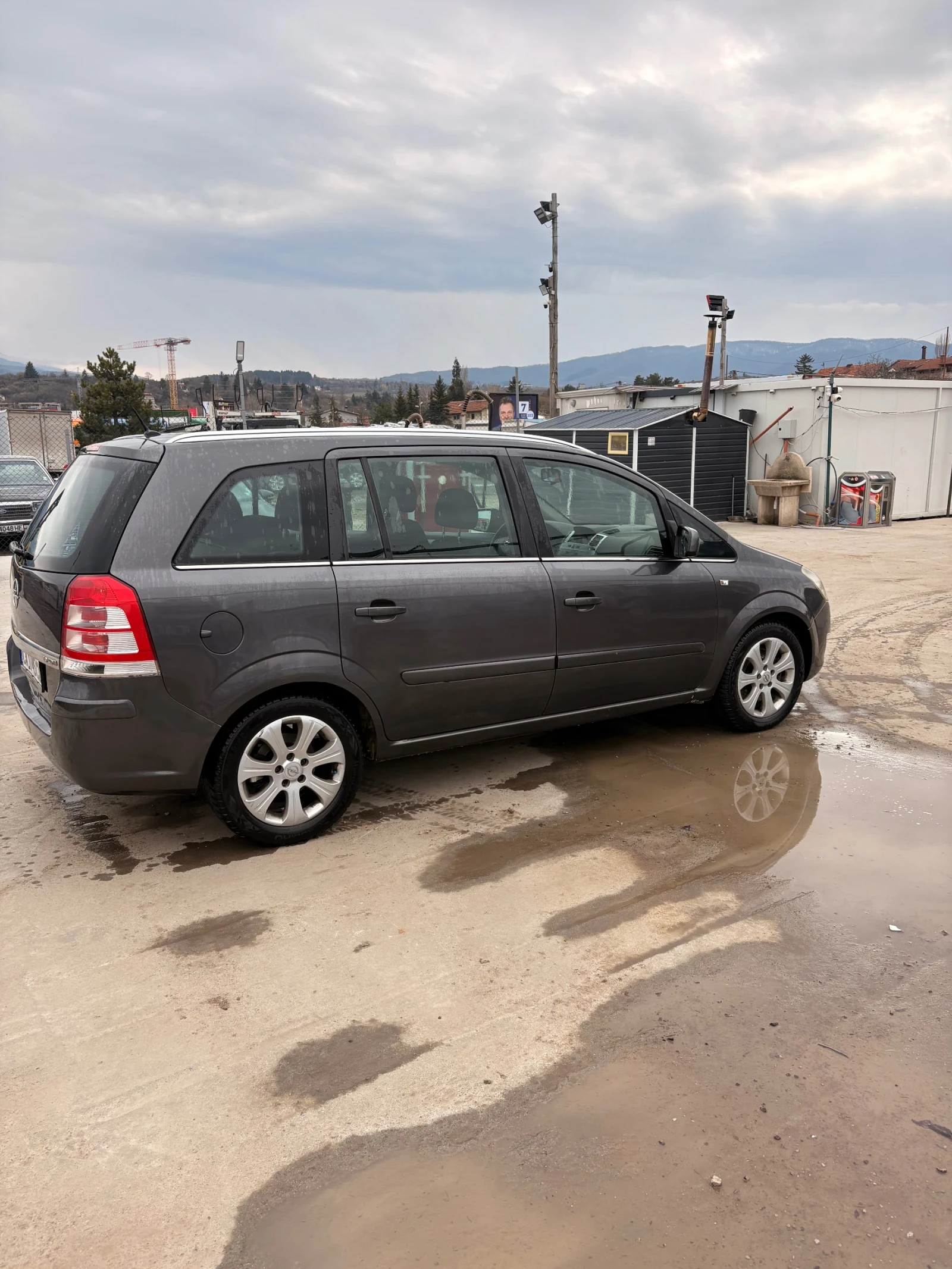 Opel Zafira 1.9 CDTI, снимка 3 - Автомобили и джипове - 54303164