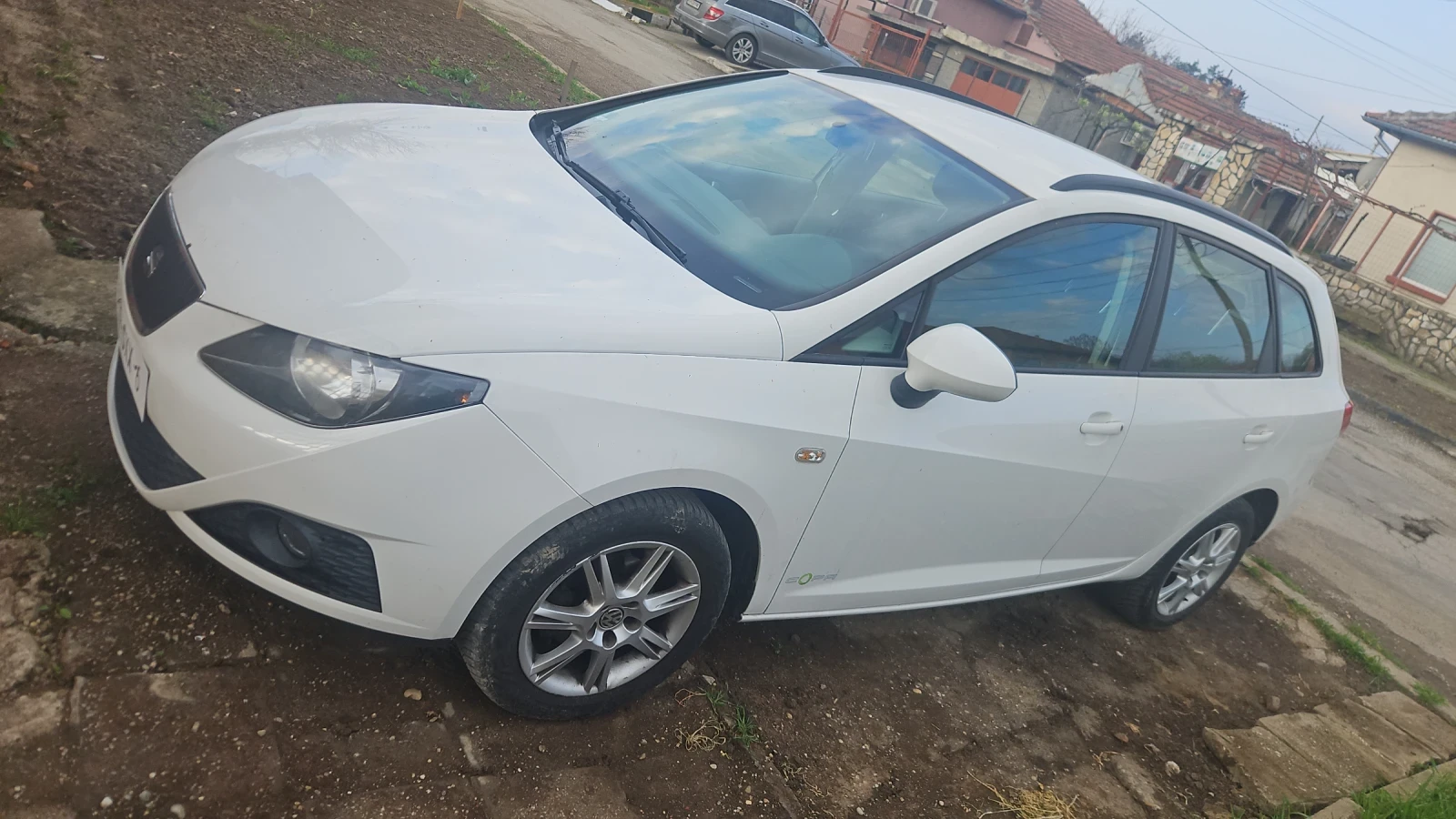 Seat Ibiza, снимка 2 - Автомобили и джипове - 54584381