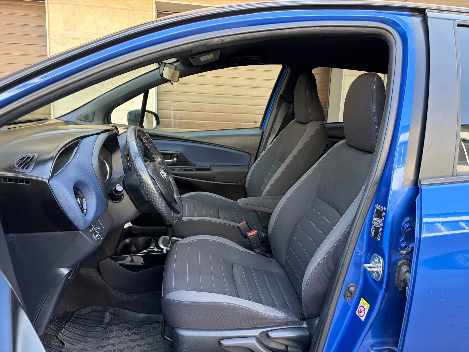 Toyota Yaris 1.5 VVT-i Hybrid e-CVT -в Гаранция, снимка 6 - Автомобили и джипове - 55300385