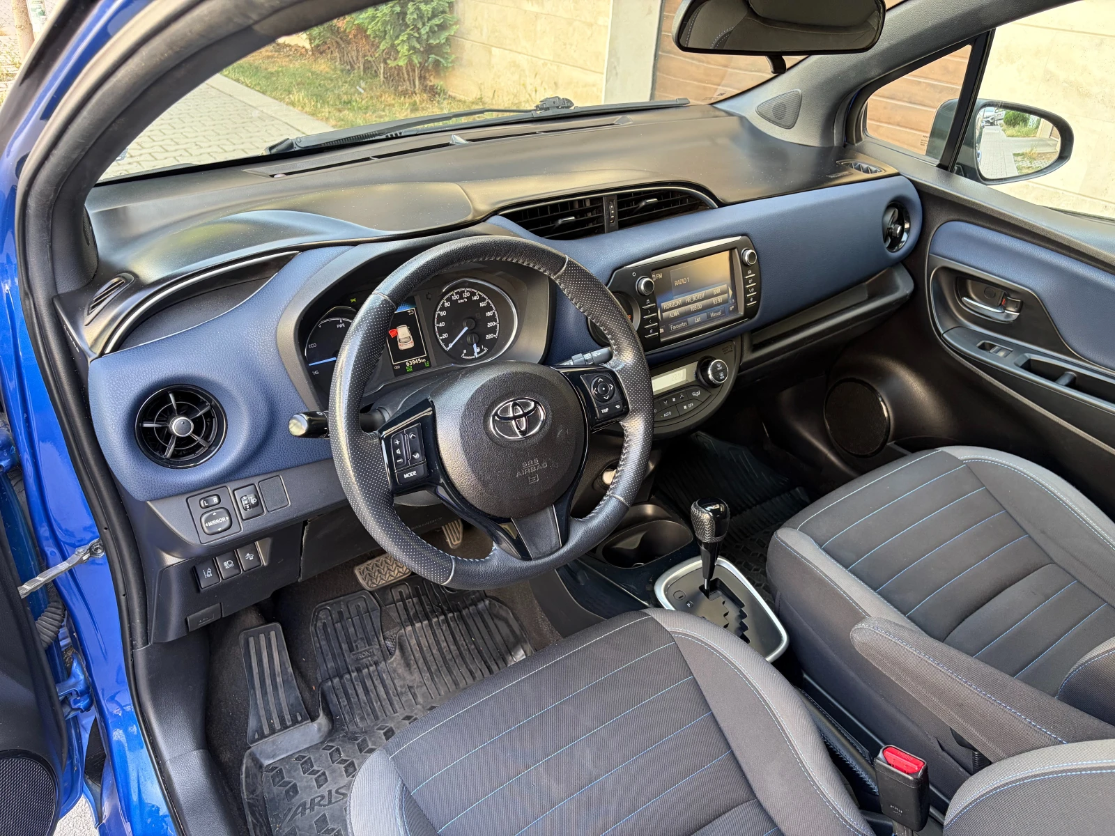 Toyota Yaris 1.5 VVT-i Hybrid e-CVT -в Гаранция, снимка 7 - Автомобили и джипове - 55300385