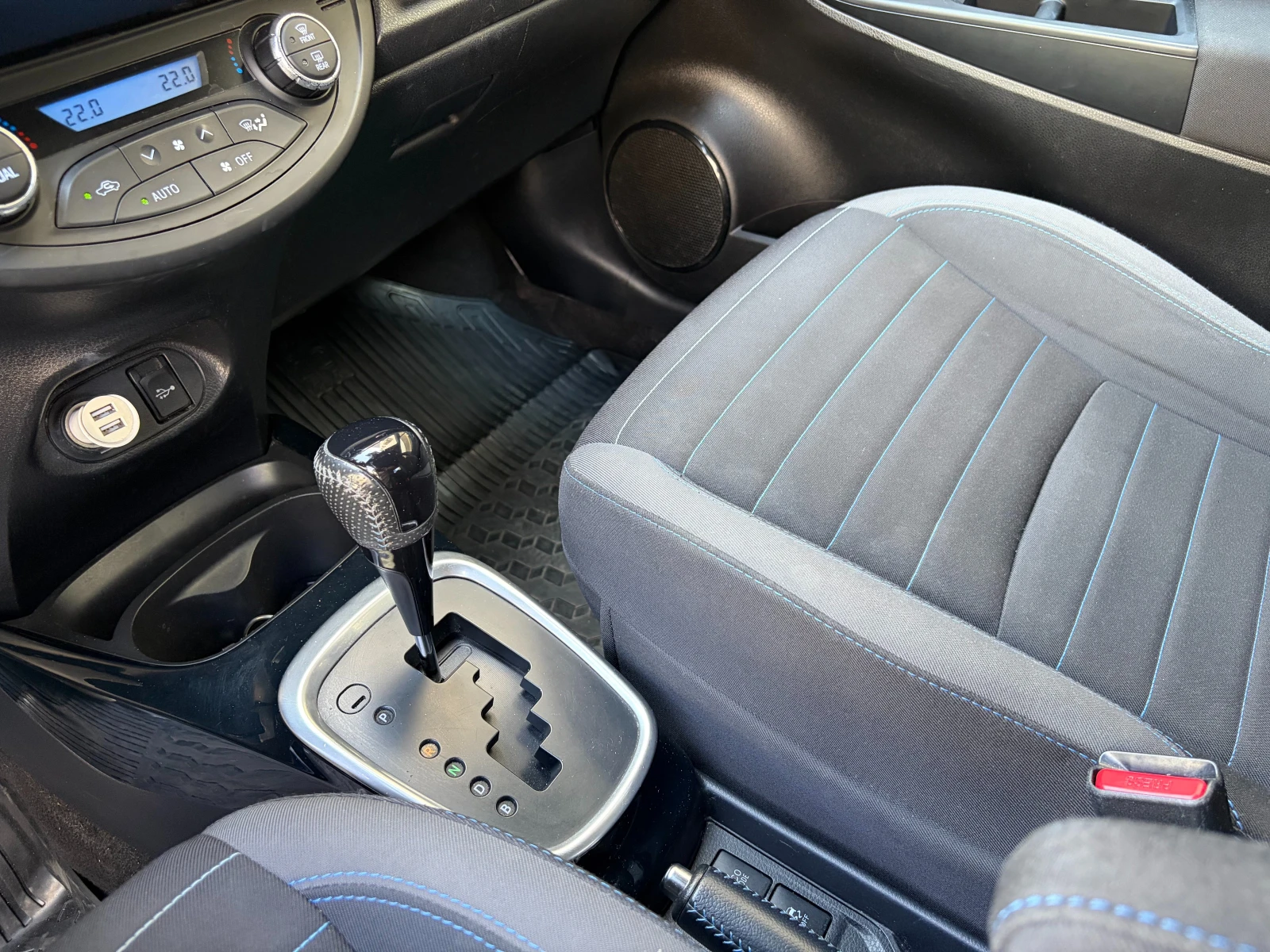 Toyota Yaris 1.5 VVT-i Hybrid e-CVT -в Гаранция, снимка 12 - Автомобили и джипове - 55300385