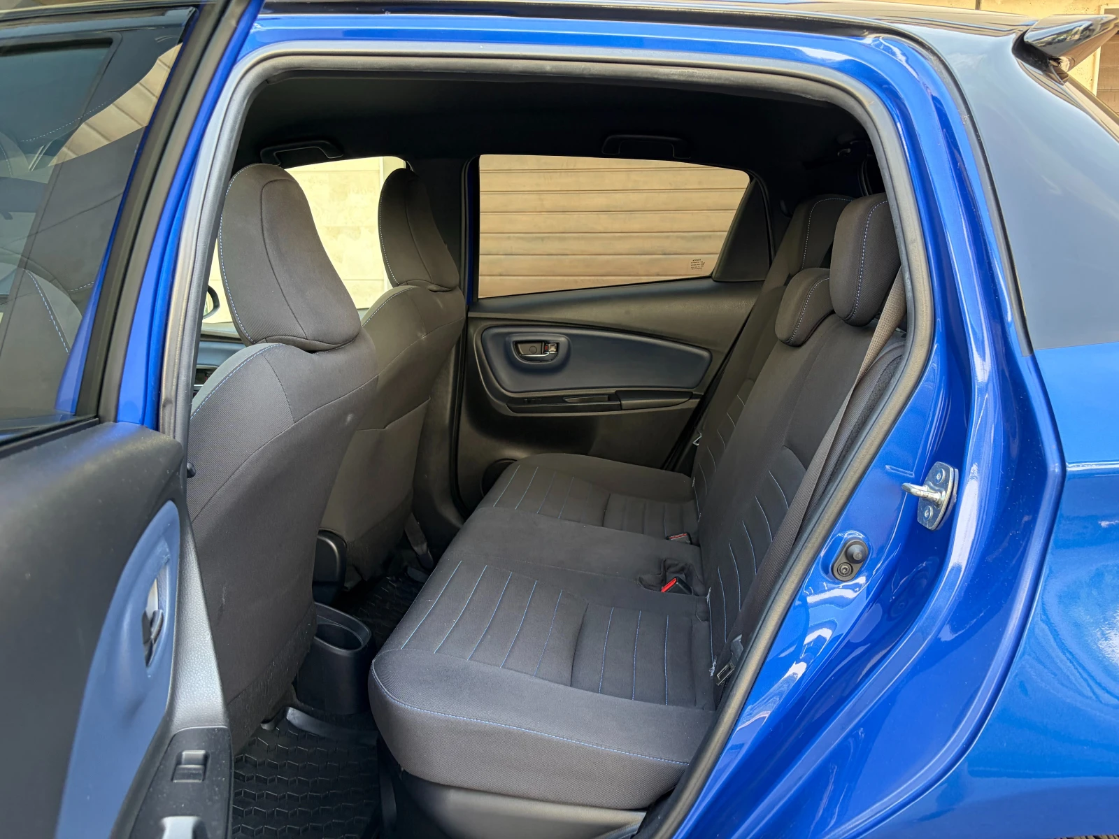 Toyota Yaris 1.5 VVT-i Hybrid e-CVT -в Гаранция, снимка 13 - Автомобили и джипове - 55300385