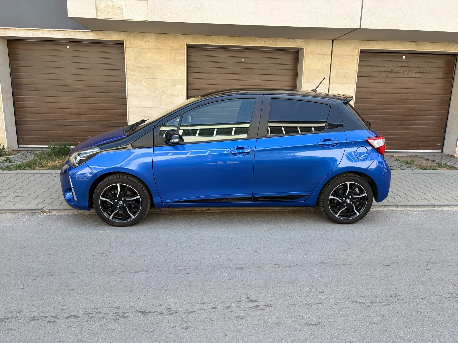 Toyota Yaris 1.5 VVT-i Hybrid e-CVT -в Гаранция, снимка 5 - Автомобили и джипове - 55300385