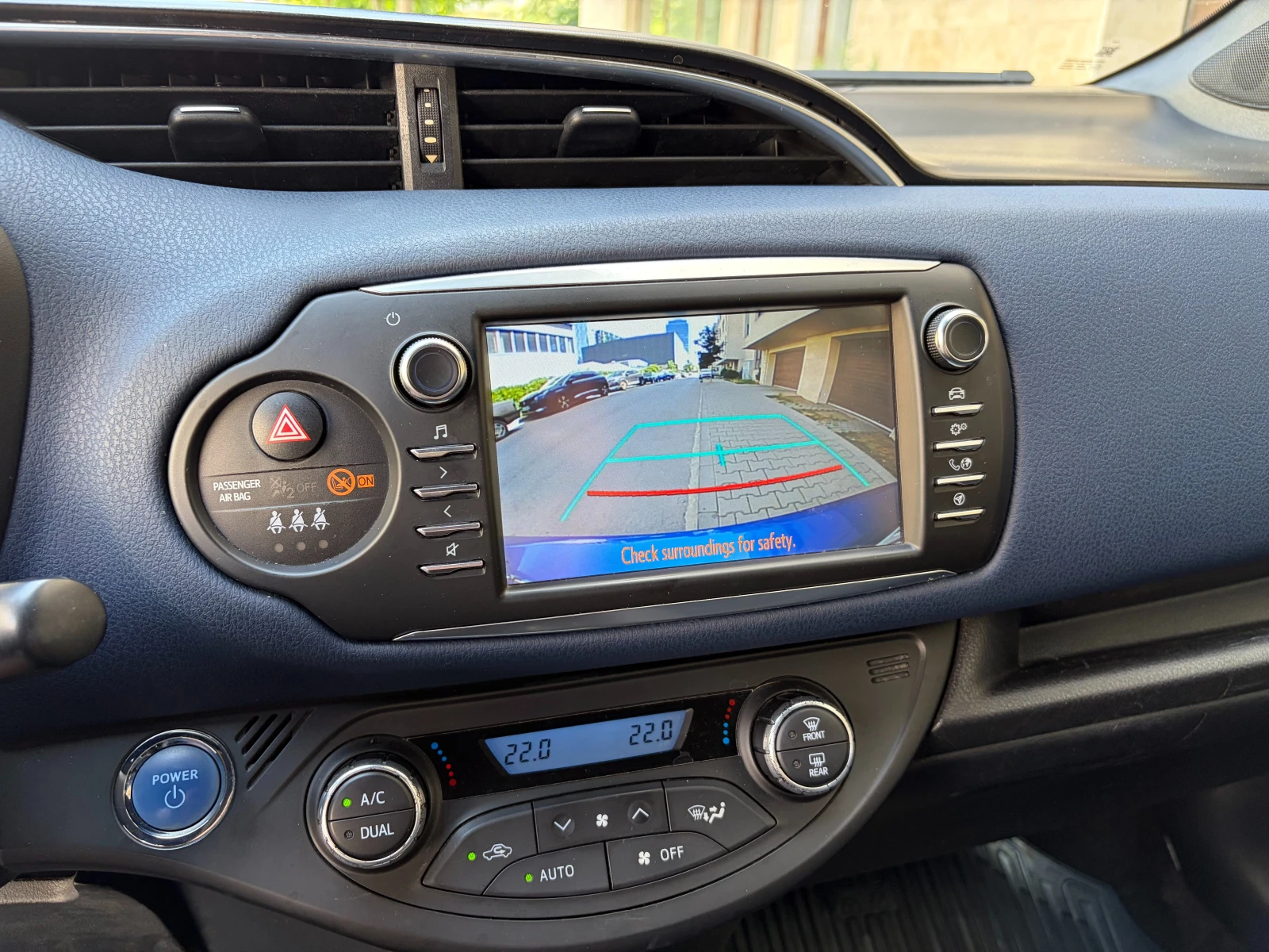 Toyota Yaris 1.5 VVT-i Hybrid e-CVT -в Гаранция, снимка 11 - Автомобили и джипове - 55300385