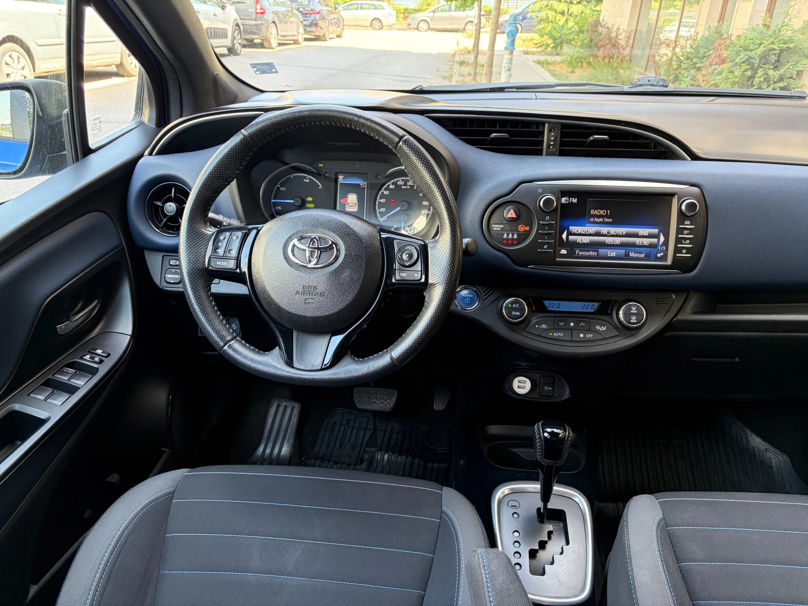 Toyota Yaris 1.5 VVT-i Hybrid e-CVT -в Гаранция, снимка 8 - Автомобили и джипове - 55300385