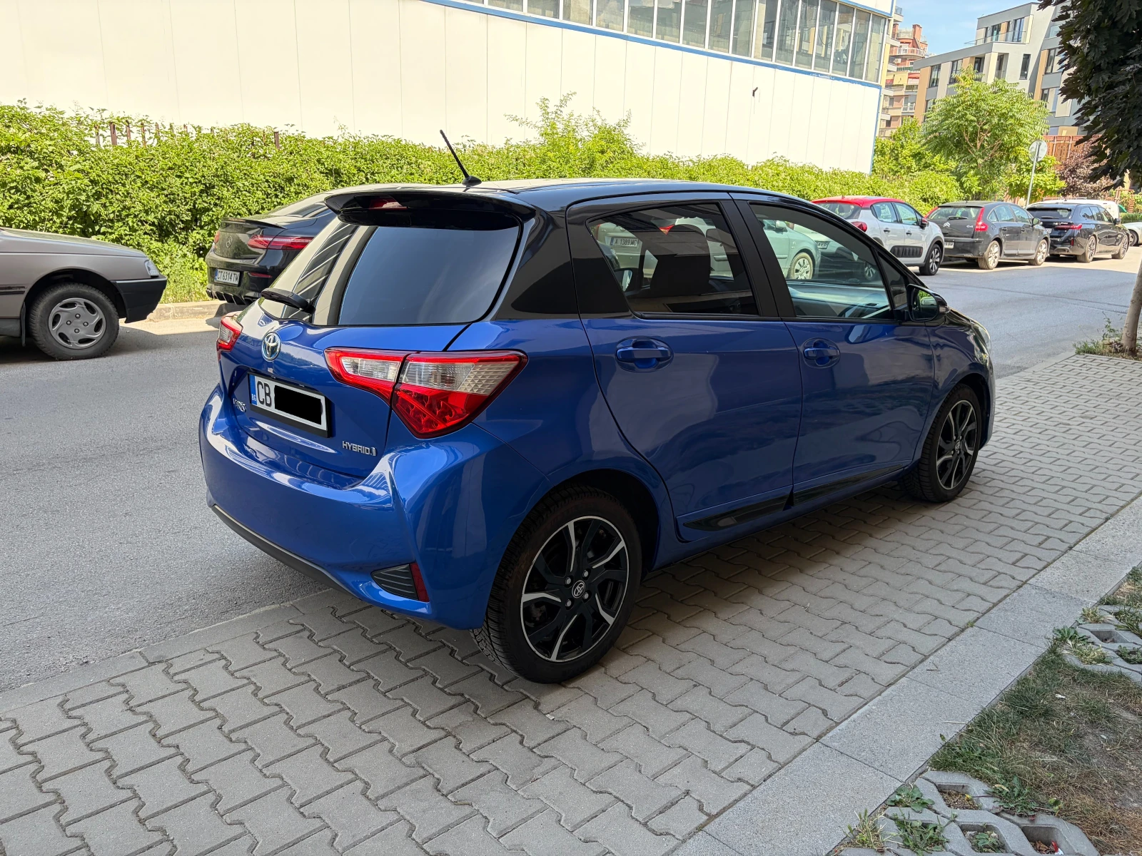 Toyota Yaris 1.5 VVT-i Hybrid e-CVT -в Гаранция, снимка 3 - Автомобили и джипове - 55300385
