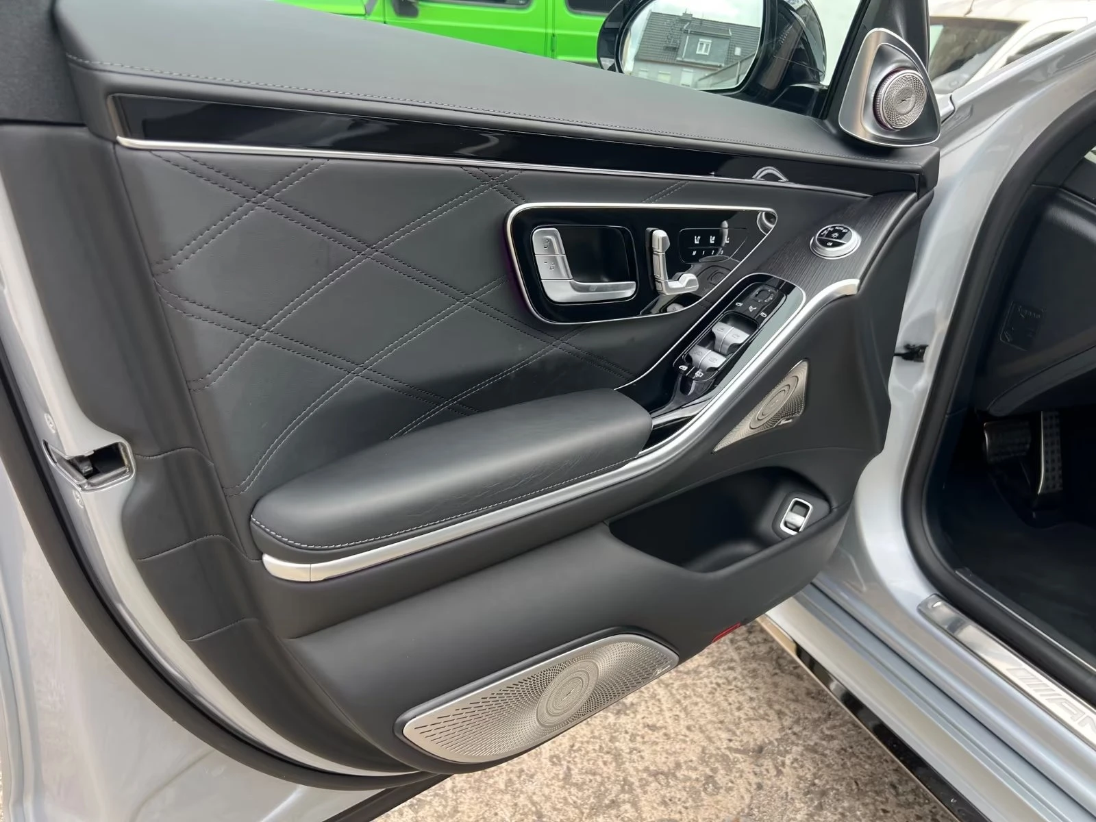 Mercedes-Benz S 63 AMG E-PERFORMANCE/ NIGHT/ FIRST-CLASS/ EXCLUSIVE/ TV /, снимка 8 - Автомобили и джипове - 55835724