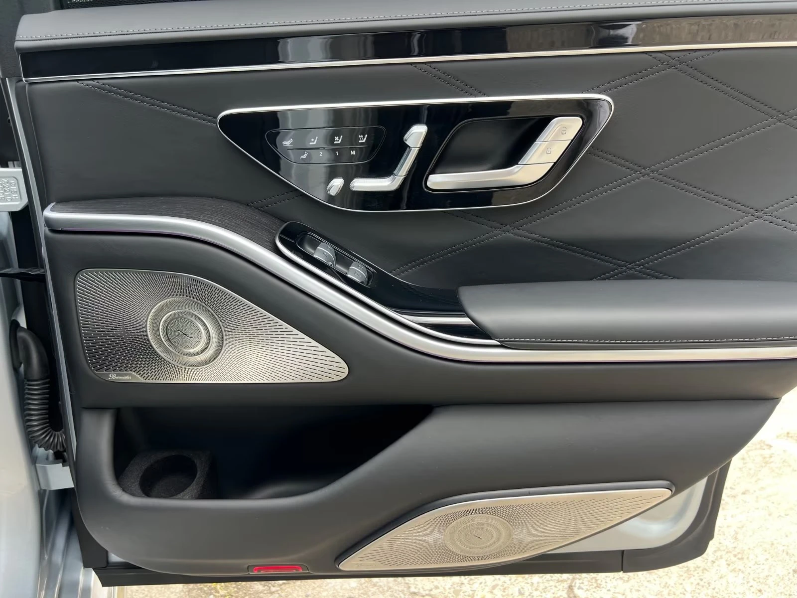 Mercedes-Benz S 63 AMG E-PERFORMANCE/ NIGHT/ FIRST-CLASS/ EXCLUSIVE/ TV /, снимка 14 - Автомобили и джипове - 55835724
