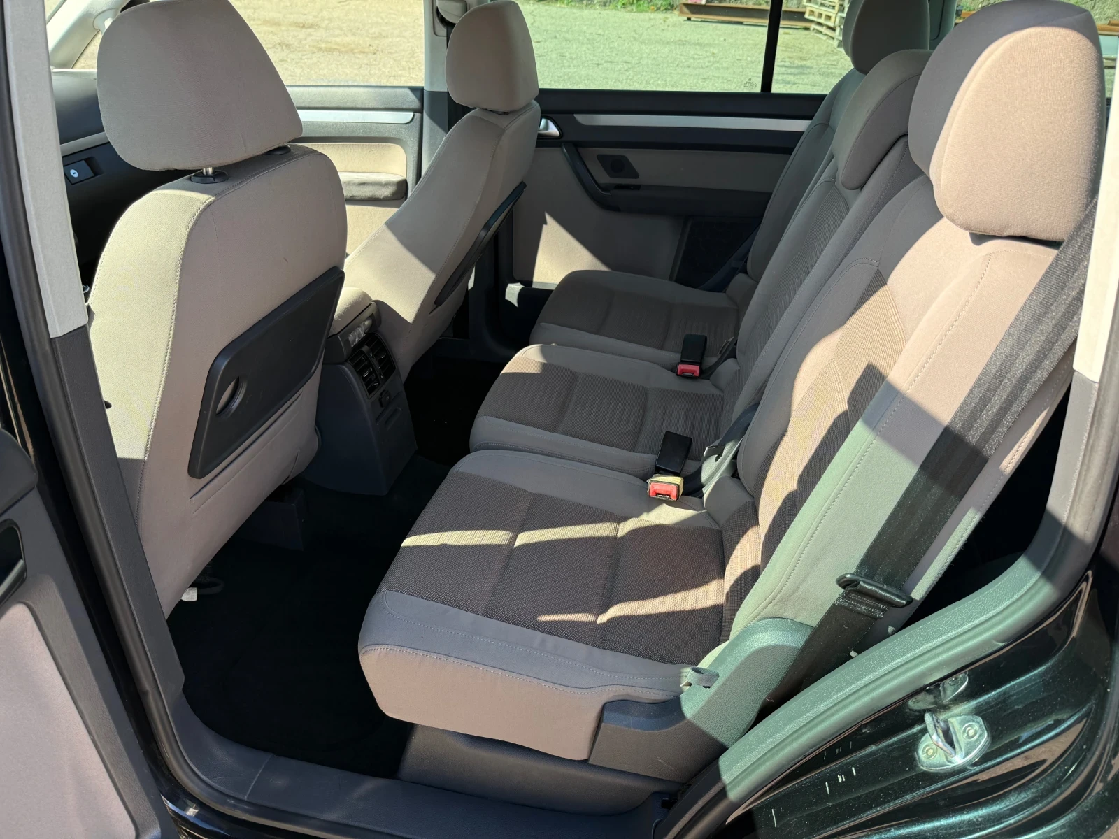 VW Touran 1.9TDI, 6 скорости, снимка 11 - Автомобили и джипове - 56323500