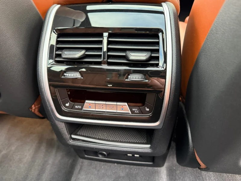 BMW X7 M50i/360/PANO/HEAD-UP/МАСАЖ, снимка 14 - Автомобили и джипове - 52801257