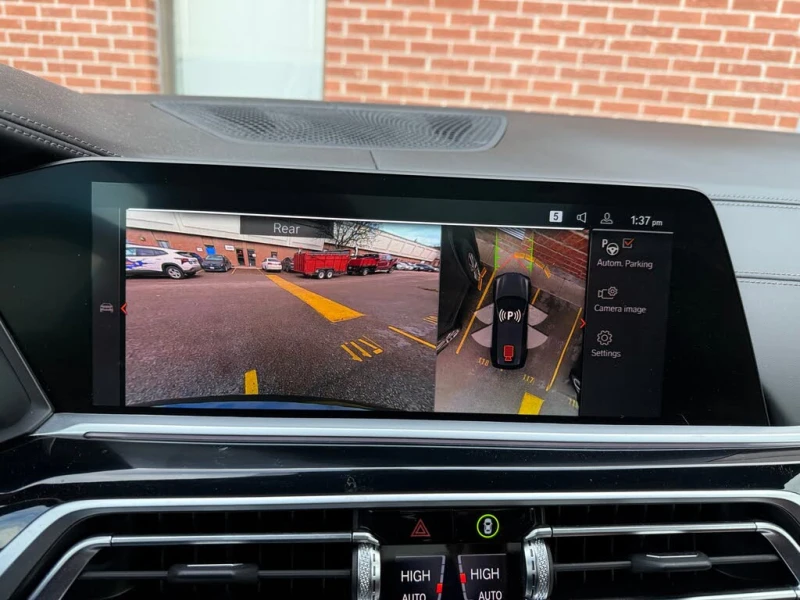 BMW X7 M50i/360/PANO/HEAD-UP/МАСАЖ, снимка 10 - Автомобили и джипове - 52801257