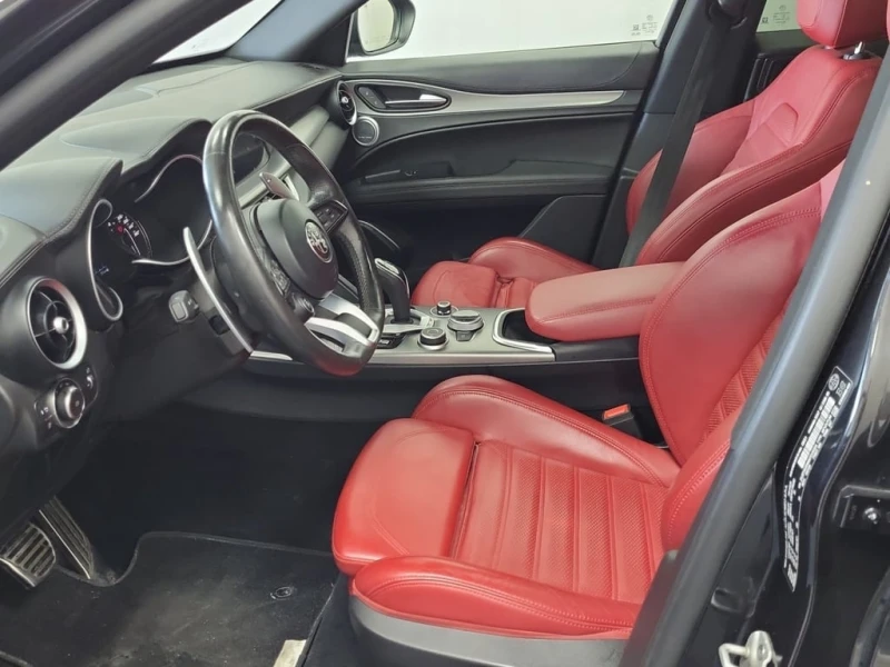 Alfa Romeo Stelvio * VELOCE * CARFAX * БЕЗ ПЪРВОНАЧАЛНА ВНОСКА, снимка 5 - Автомобили и джипове - 52964351