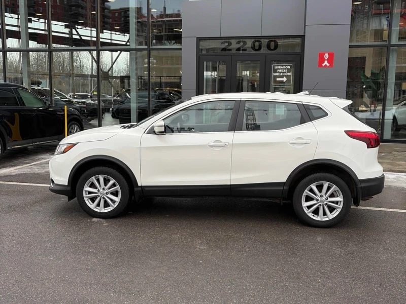 Nissan Qashqai * FWD SV CVT * CARFAX * ЦЕНА ДО БГ, снимка 3 - Автомобили и джипове - 53061421