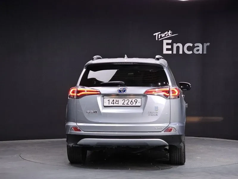 Toyota Rav4 2.5 4WD HYBRID, снимка 4 - Автомобили и джипове - 55347507