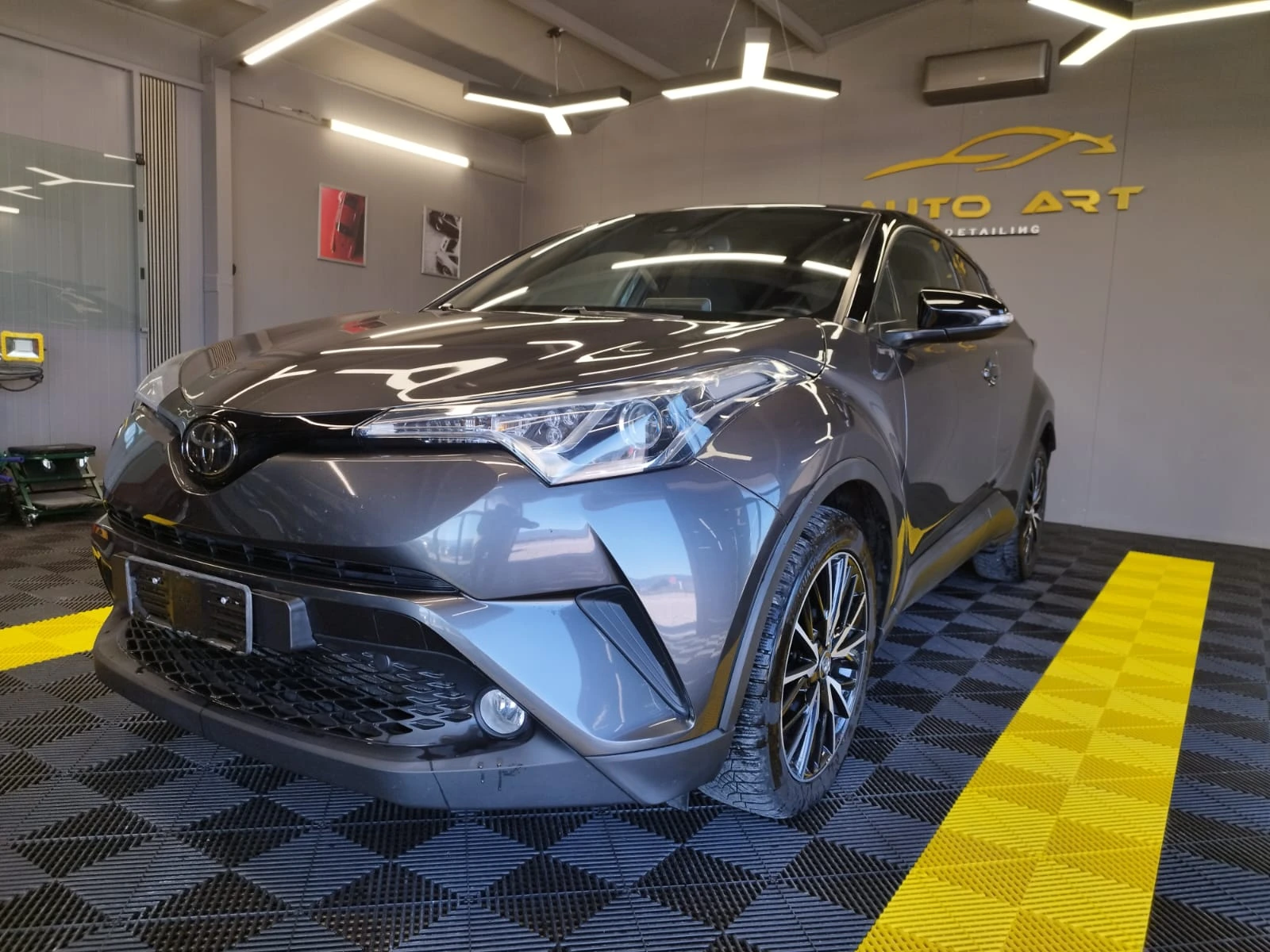 Toyota C-HR 4WD - изображение 2