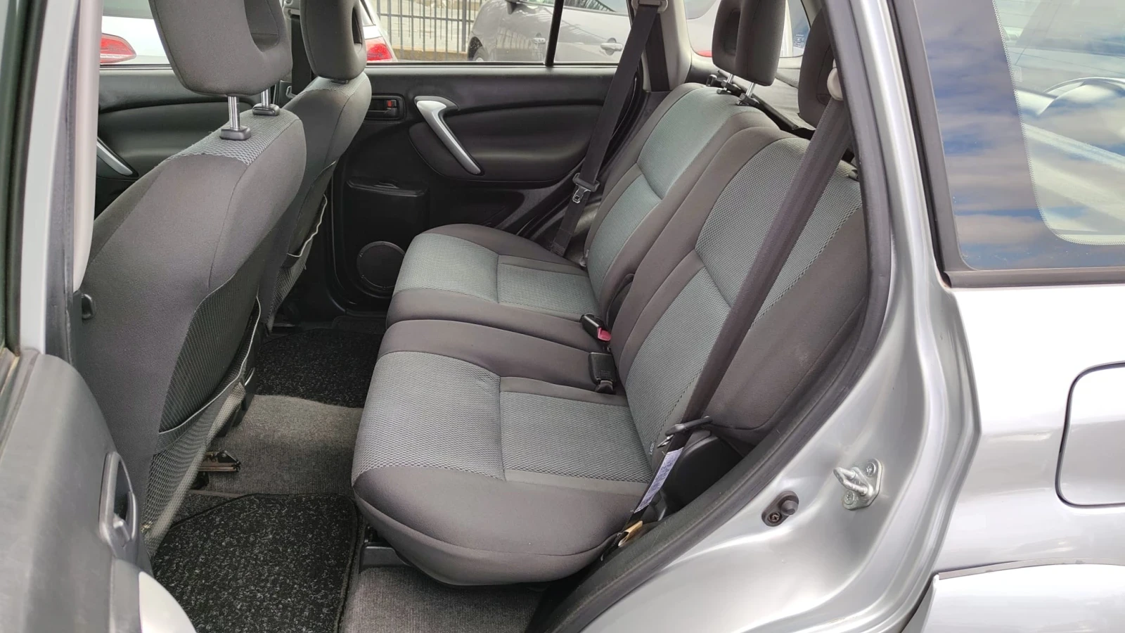Toyota Rav4 2.0D4D, снимка 12 - Автомобили и джипове - 55810950
