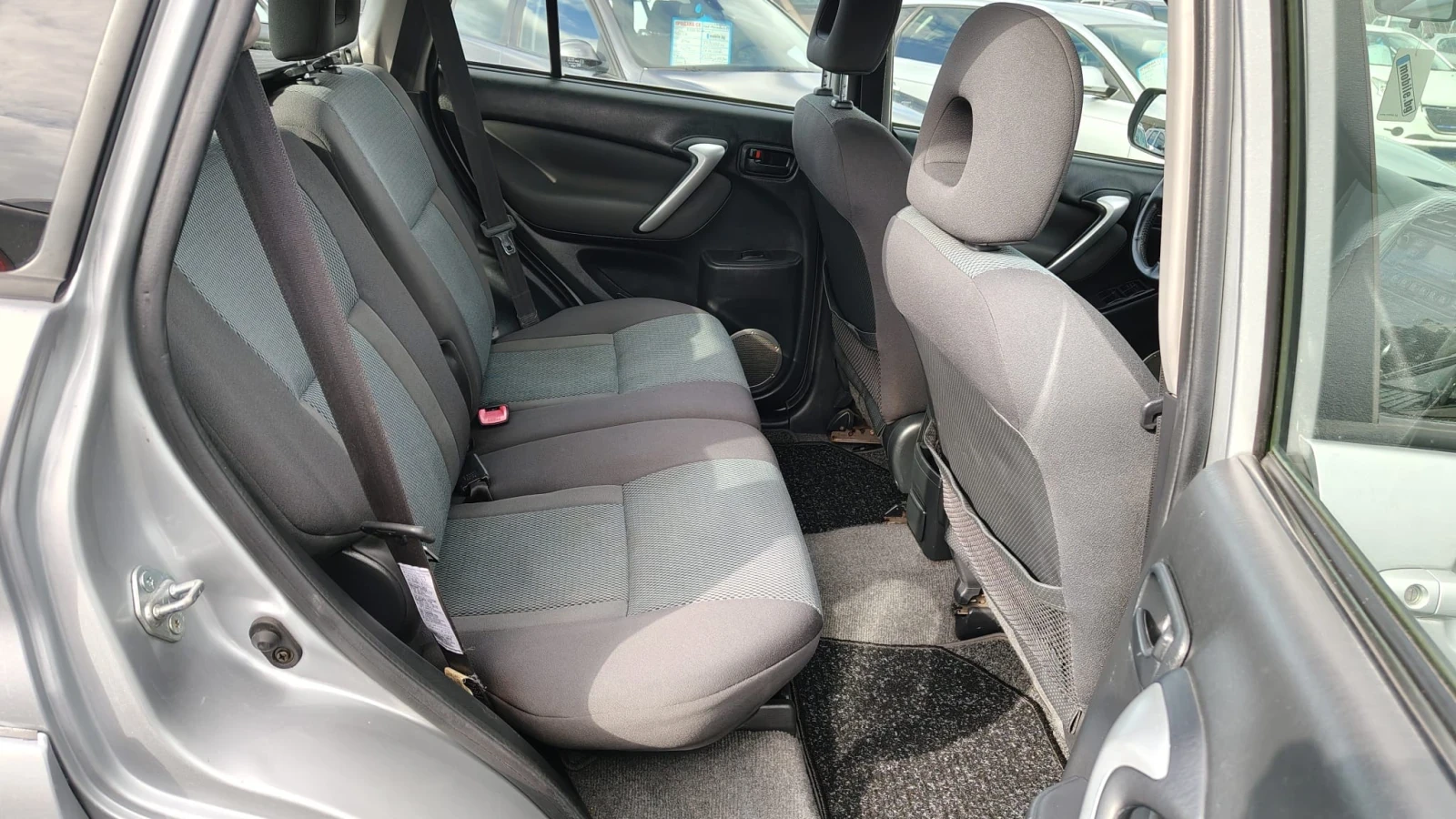 Toyota Rav4 2.0D4D, снимка 11 - Автомобили и джипове - 55810950