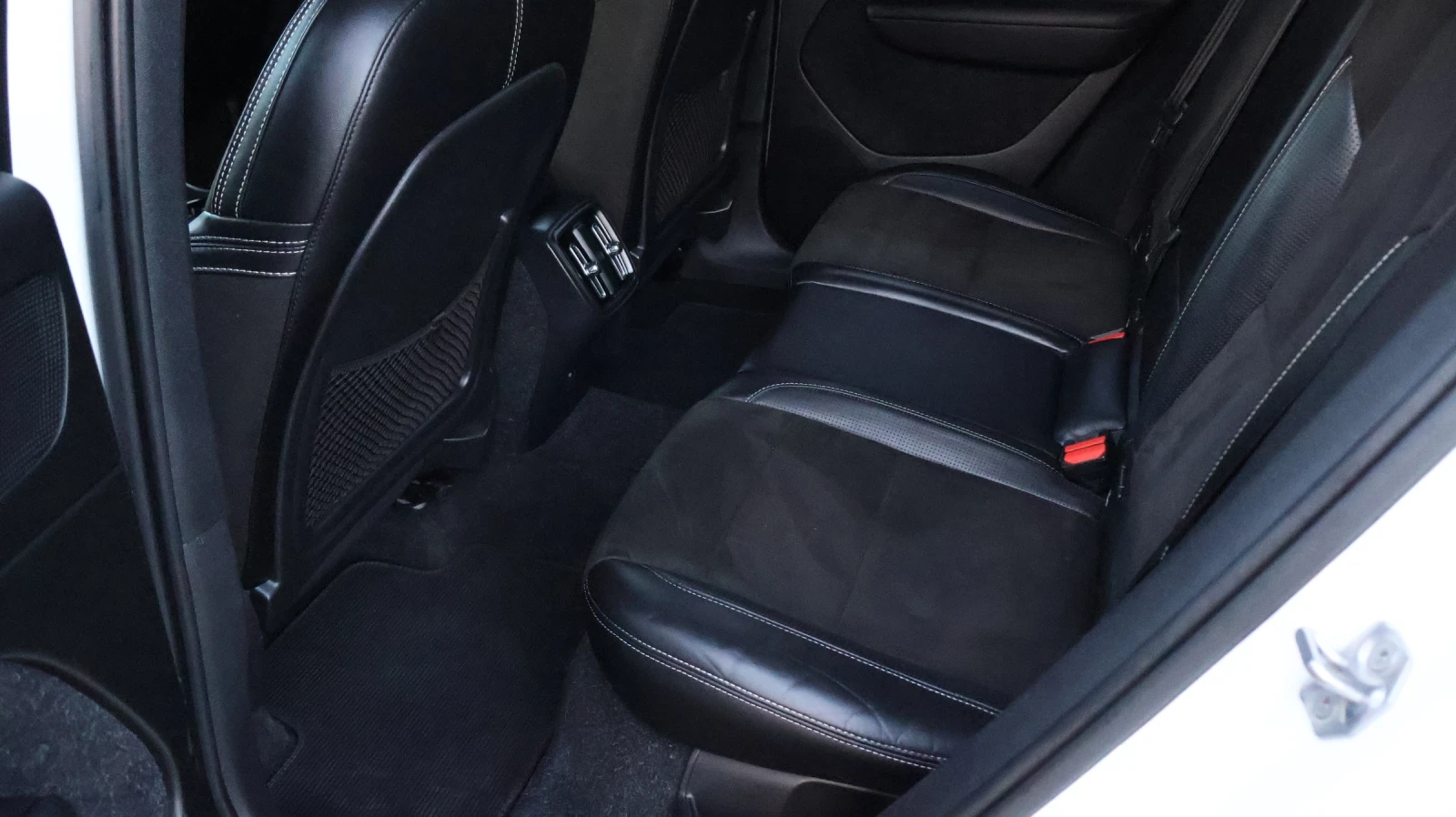 Volvo XC40 2.0D 190 К.С. AWD R-DESIGN EAT8, снимка 8 - Автомобили и джипове - 56133135