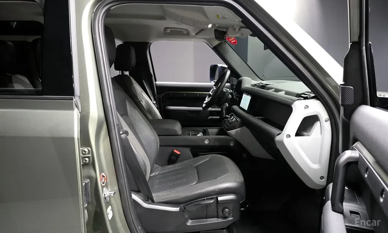 Land Rover Defender D240* S* ДИСТРОНИК* 360КАМЕРА* ПОДГРЕВ* , снимка 13 - Автомобили и джипове - 56292539