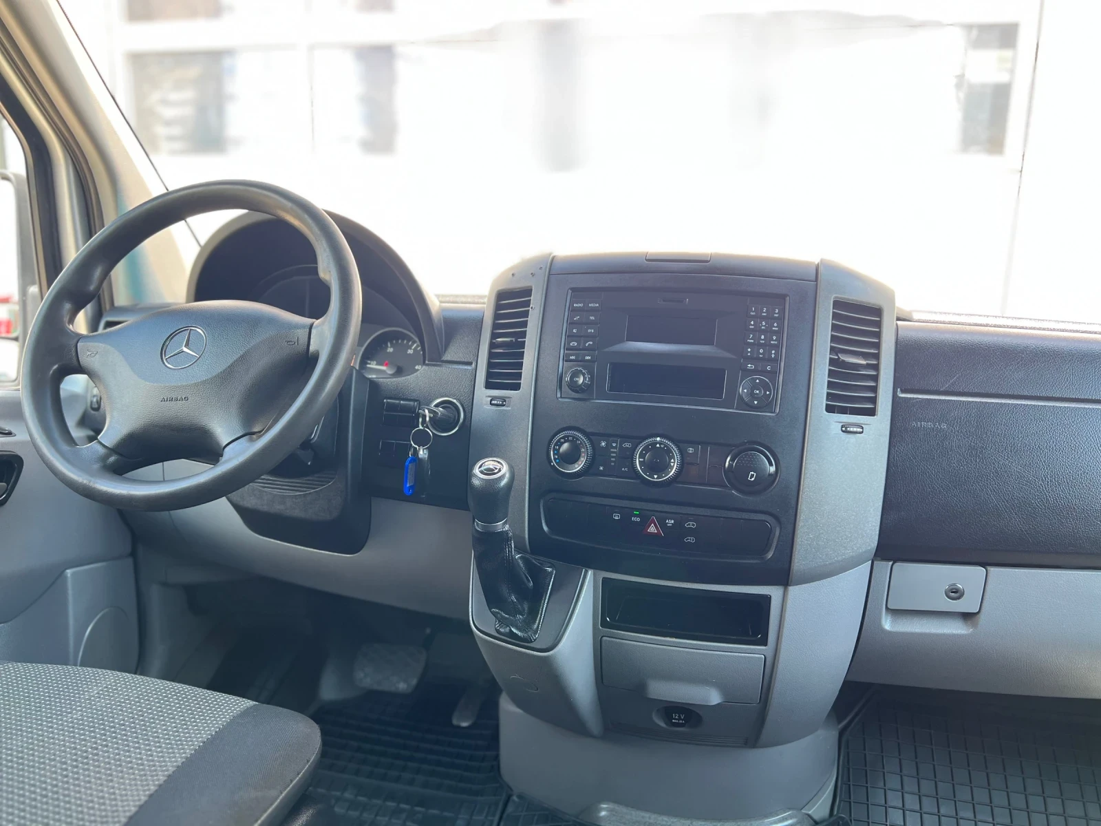 Mercedes-Benz Sprinter Пътнически 8+ 1места / Евро 6 / Климатроник, снимка 16 - Бусове и автобуси - 55362091