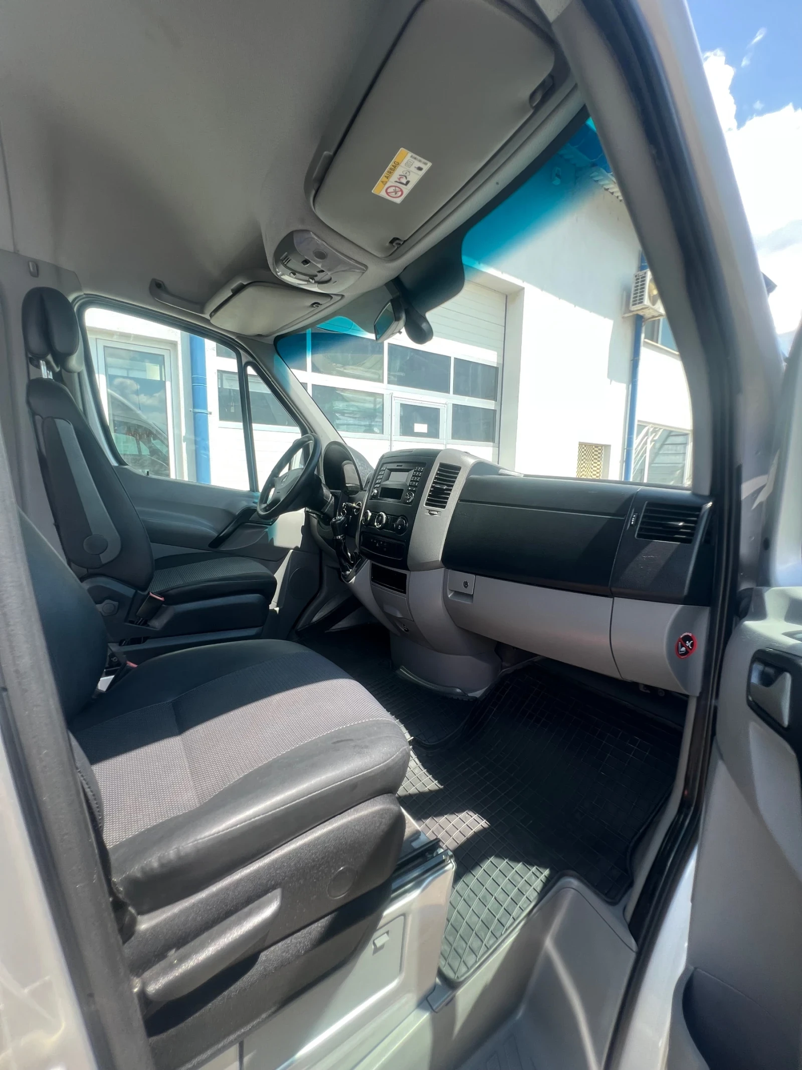Mercedes-Benz Sprinter Пътнически 8+ 1места / Евро 6 / Климатроник, снимка 14 - Бусове и автобуси - 55362091