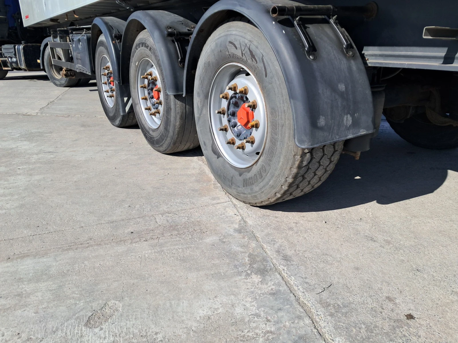 Полуремарке Schwarzmuller 80куб., снимка 4 - Ремаркета - 56649364