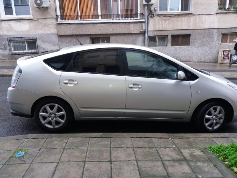 Toyota Prius, снимка 1 - Автомобили и джипове - 48313735