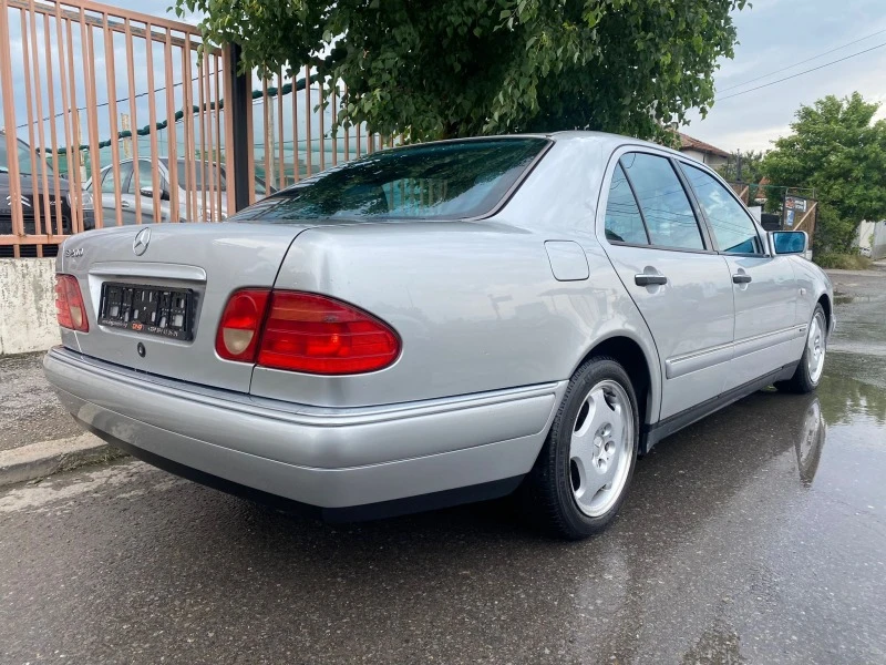 Mercedes-Benz E 200 AVANTGARDE/УНИКАТ, снимка 7 - Автомобили и джипове - 41209255