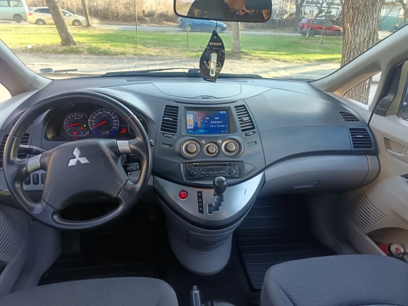 Mitsubishi Grandis 2.4, снимка 8 - Автомобили и джипове - 48392588