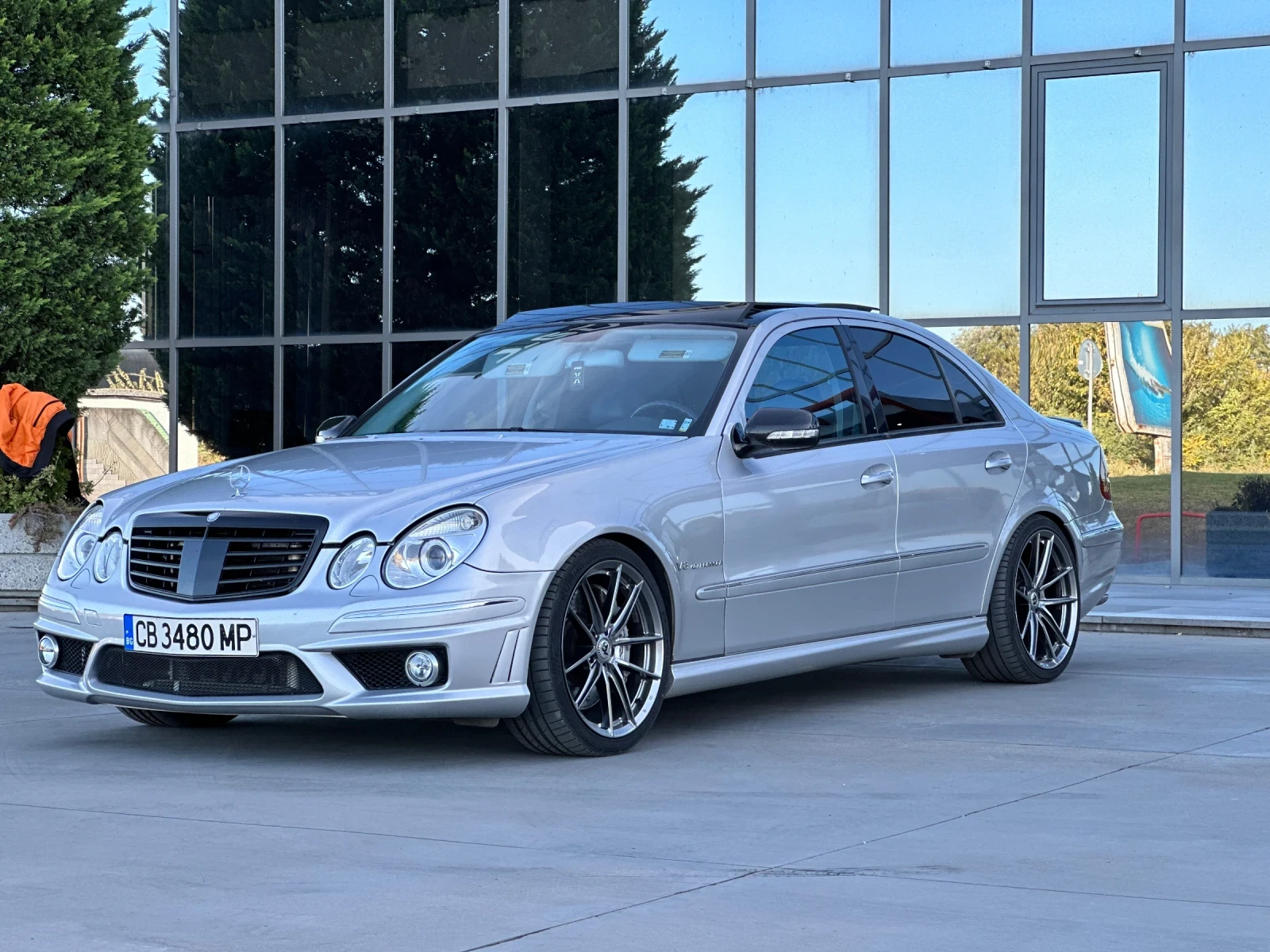 Mercedes-Benz E 55 AMG  - изображение 4