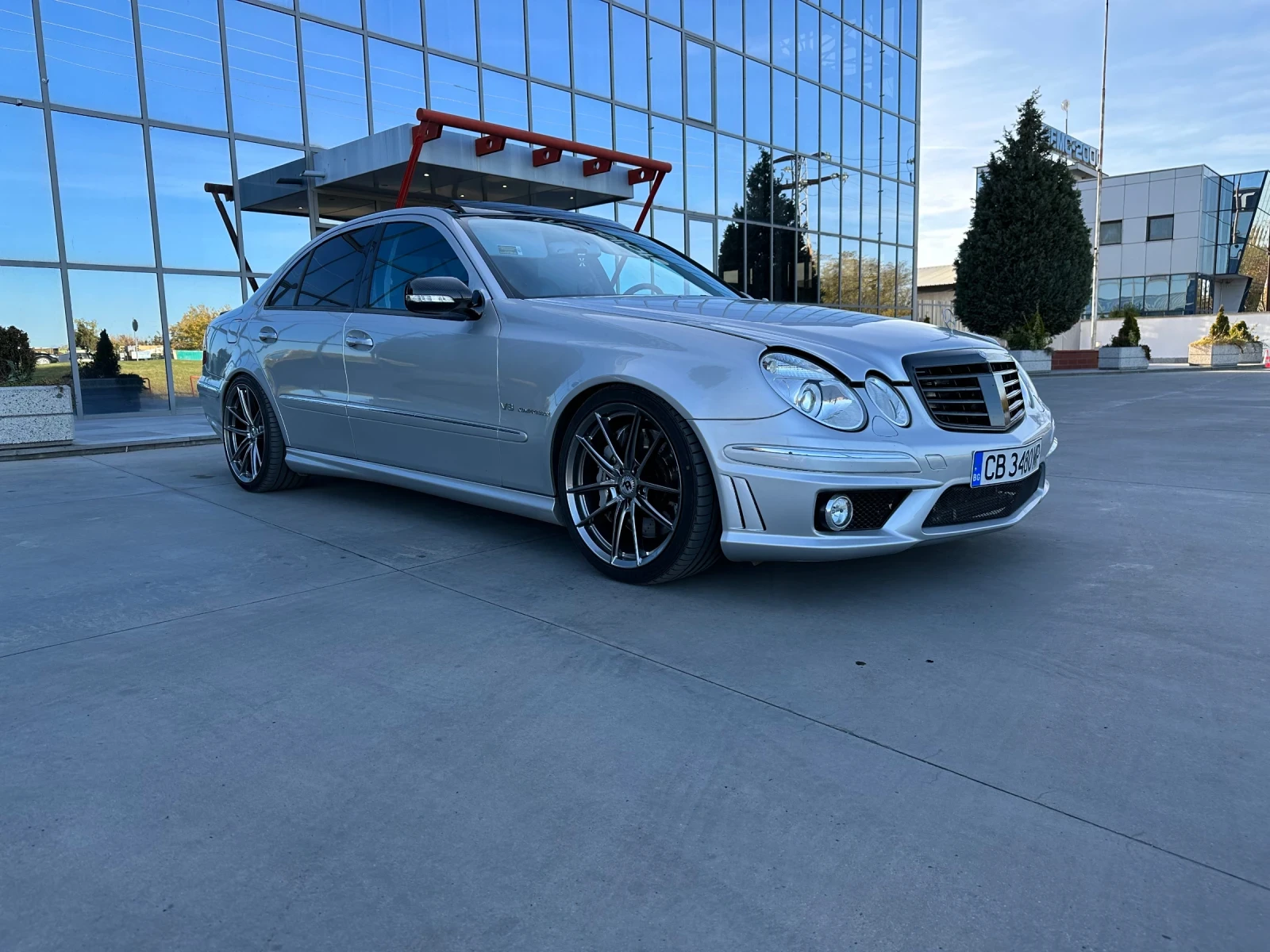 Mercedes-Benz E 55 AMG  - изображение 2