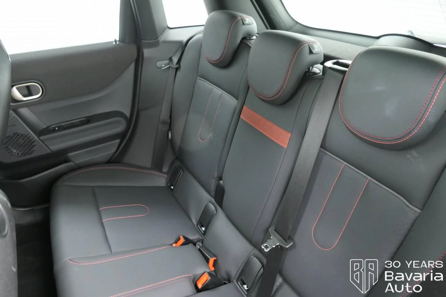 Mini Cooper C 1, 5 Steptronic Favoured Trim - изображение 8