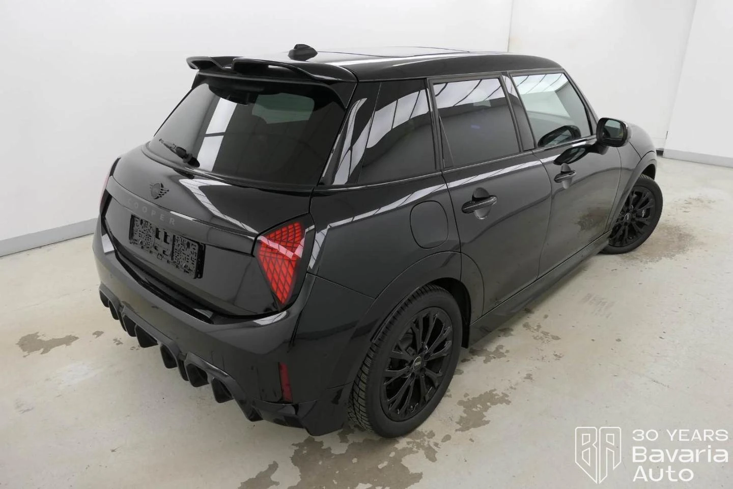 Mini Cooper C 1, 5 Steptronic Favoured Trim - изображение 3