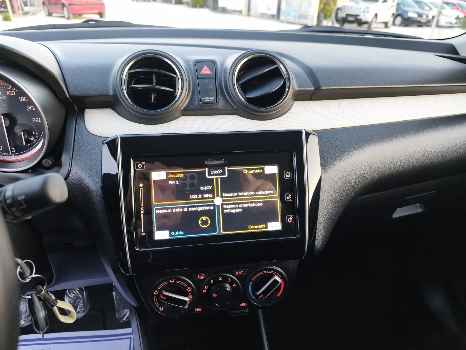 Suzuki Swift 1.2i, снимка 16 - Автомобили и джипове - 54306311