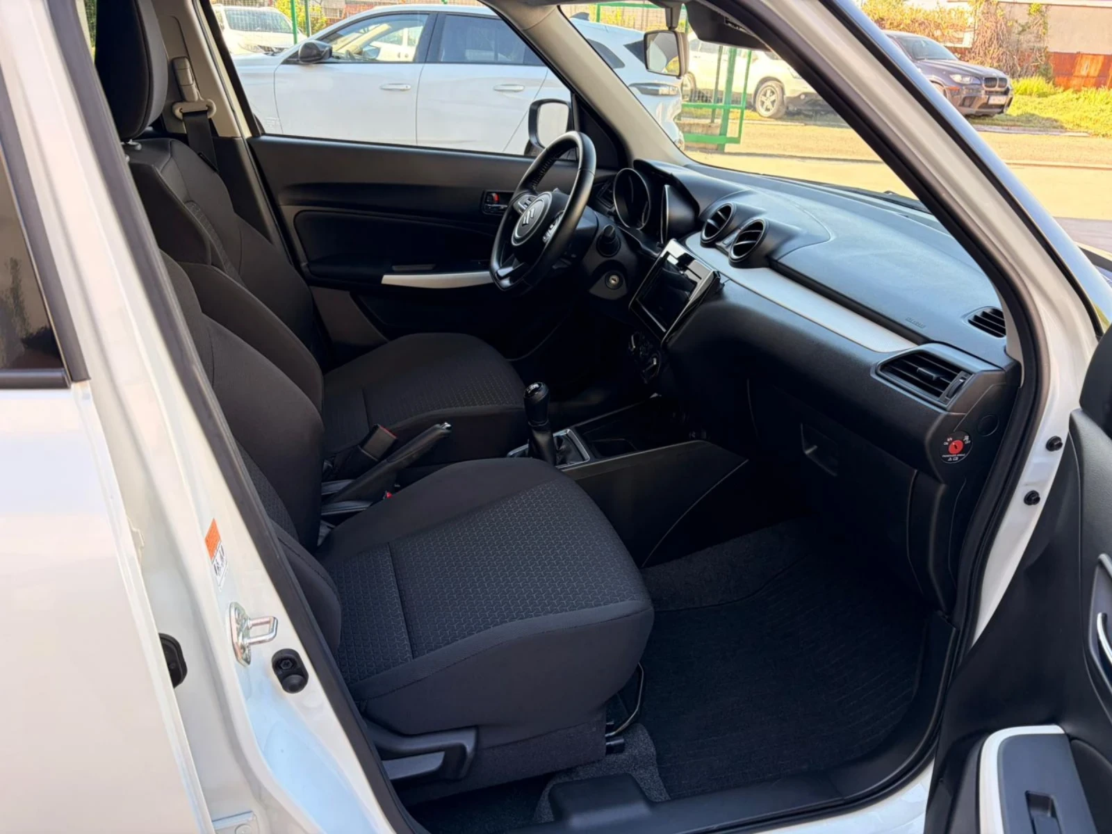 Suzuki Swift 1.2i, снимка 10 - Автомобили и джипове - 54306311