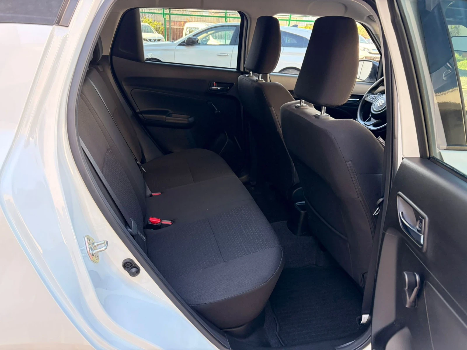 Suzuki Swift 1.2i, снимка 13 - Автомобили и джипове - 54306311