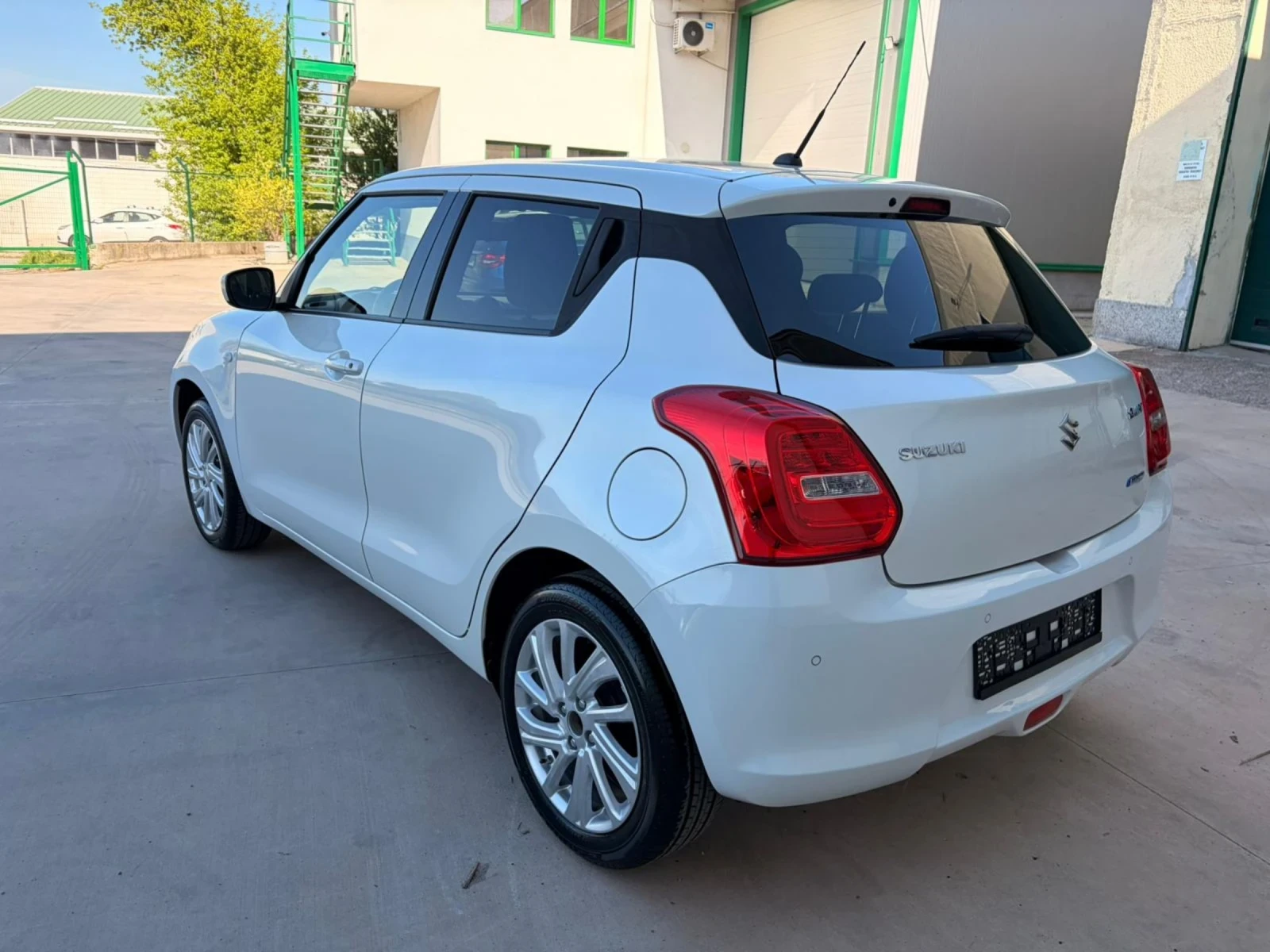 Suzuki Swift 1.2i, снимка 5 - Автомобили и джипове - 54306311