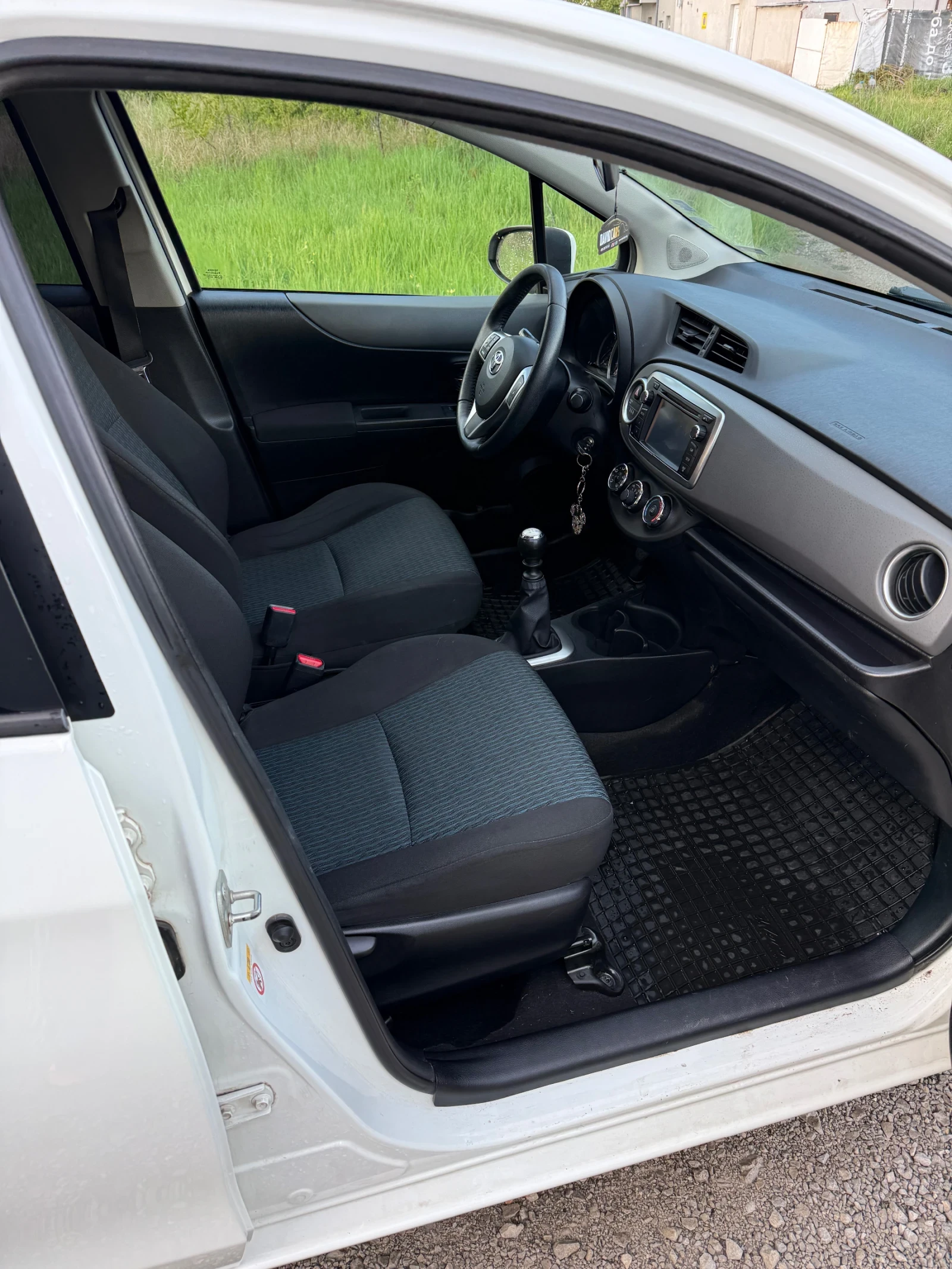 Toyota Yaris, снимка 5 - Автомобили и джипове - 54391493