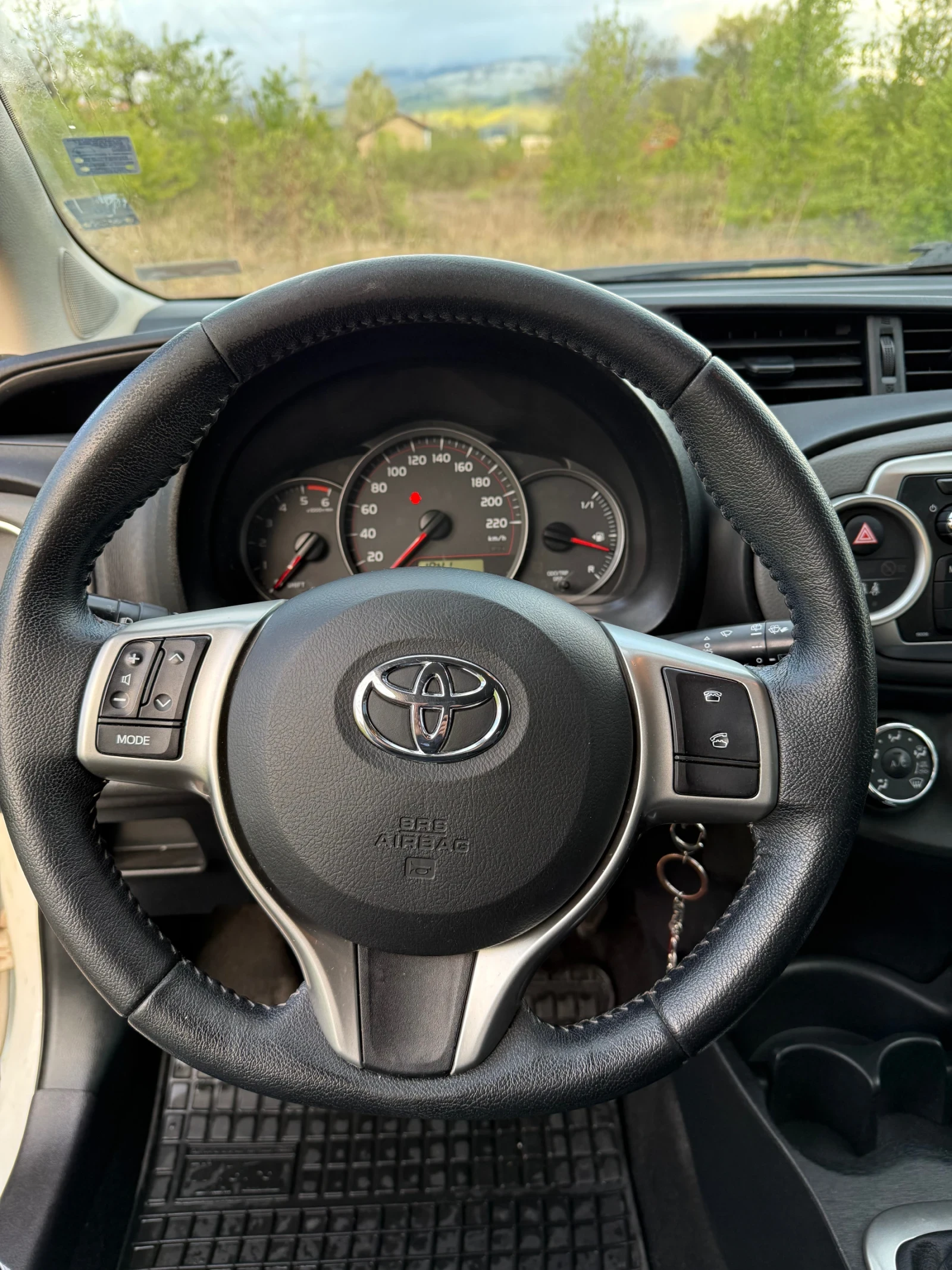 Toyota Yaris, снимка 7 - Автомобили и джипове - 54391493