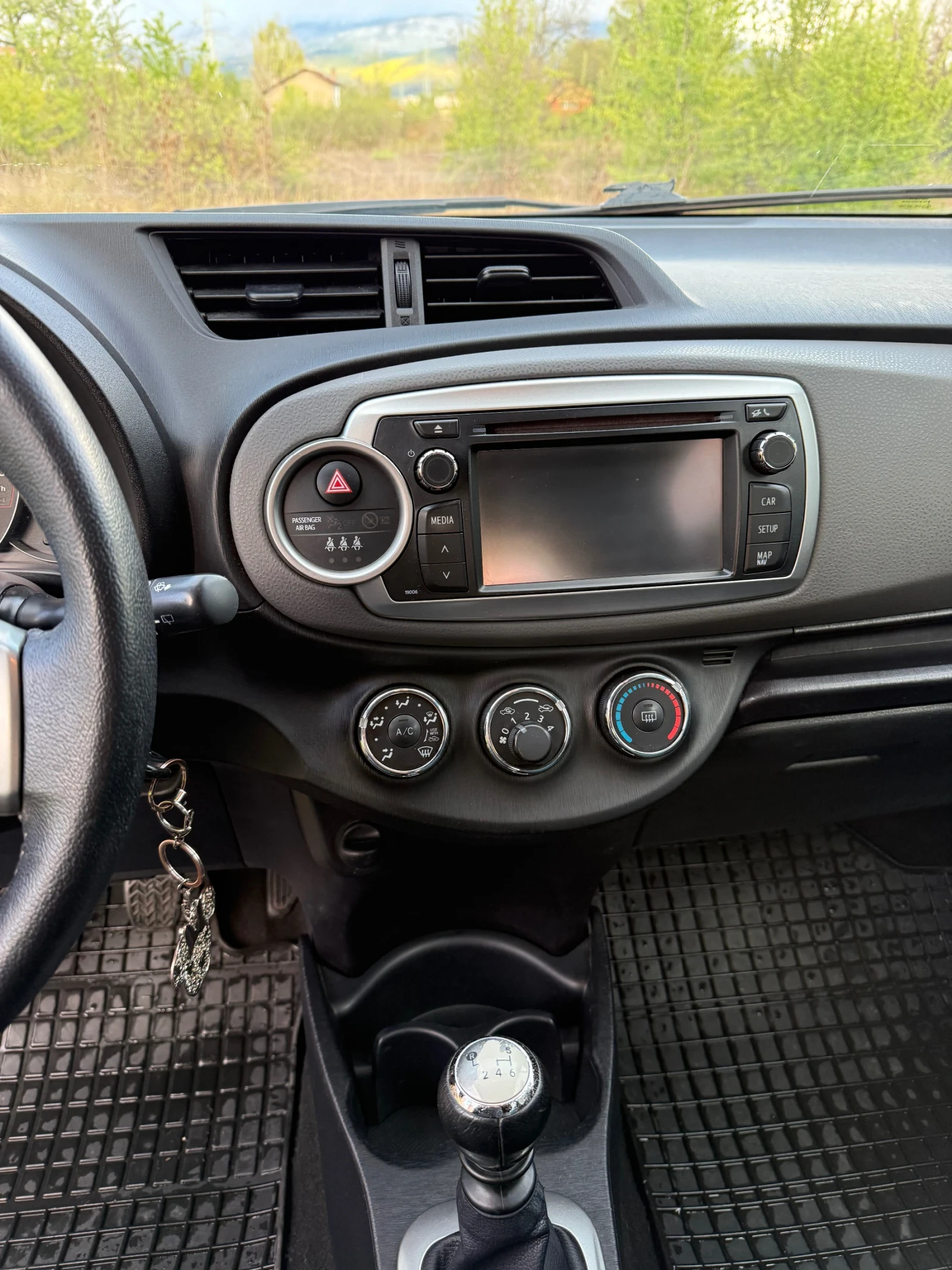 Toyota Yaris, снимка 9 - Автомобили и джипове - 54391493