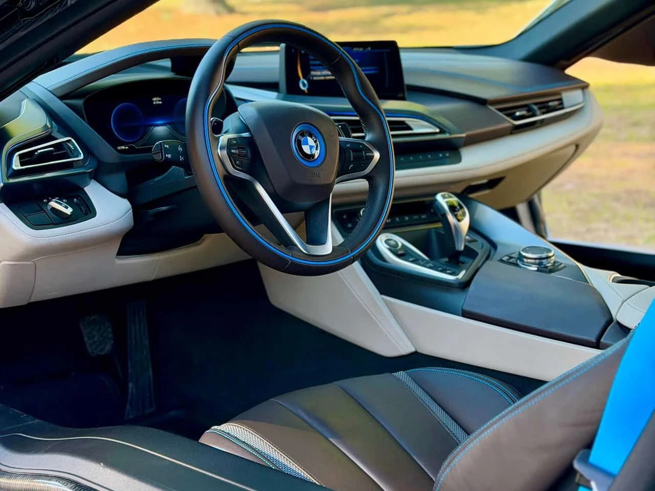 BMW i8 * 2dr Cpe * АВТОКРЕДИТ БЕЗ ПЪРВОНАЧАЛНА ВНОСКА * , снимка 16 - Автомобили и джипове - 54626606