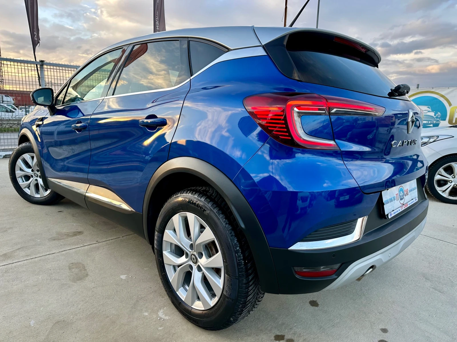 Renault Captur 1.5cdi ТОП състояние! Full digital Euro 6w, снимка 4 - Автомобили и джипове - 54917263