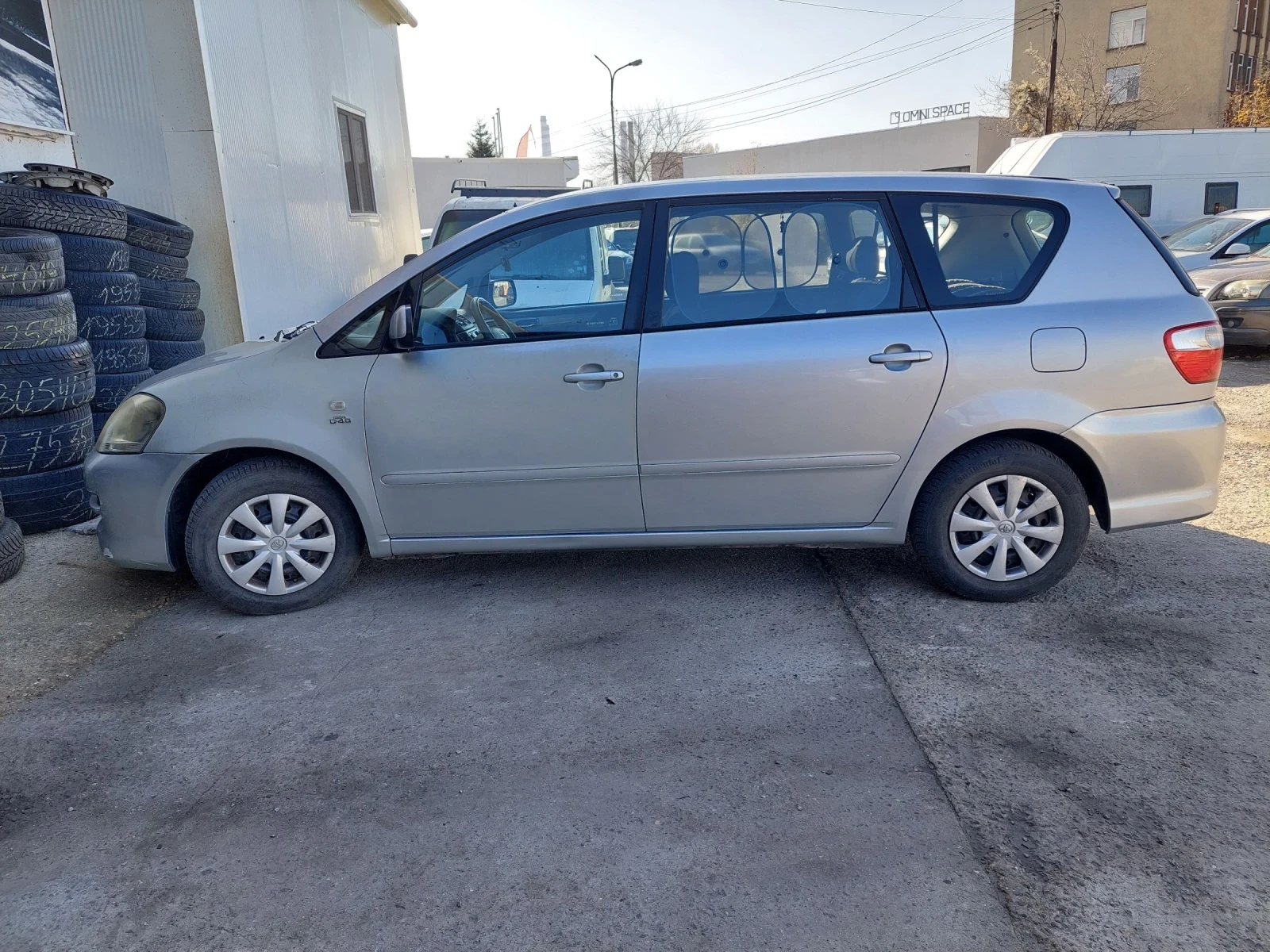Toyota Avensis verso D4D, снимка 10 - Автомобили и джипове - 55419839