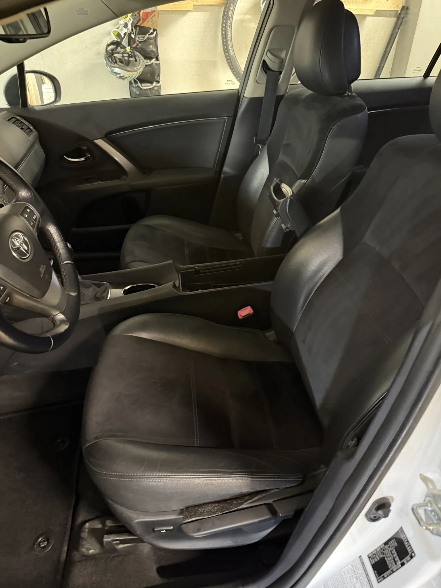 Toyota Avensis 2.2 D-CAT - 177кс., снимка 12 - Автомобили и джипове - 55441688