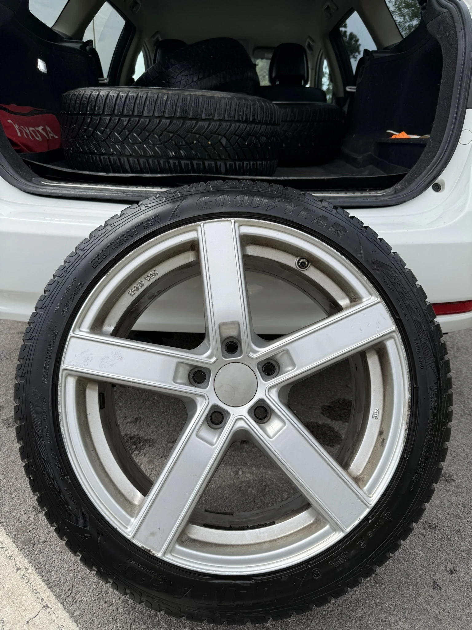 Toyota Avensis 2.2 D-CAT - 177кс., снимка 9 - Автомобили и джипове - 55441688