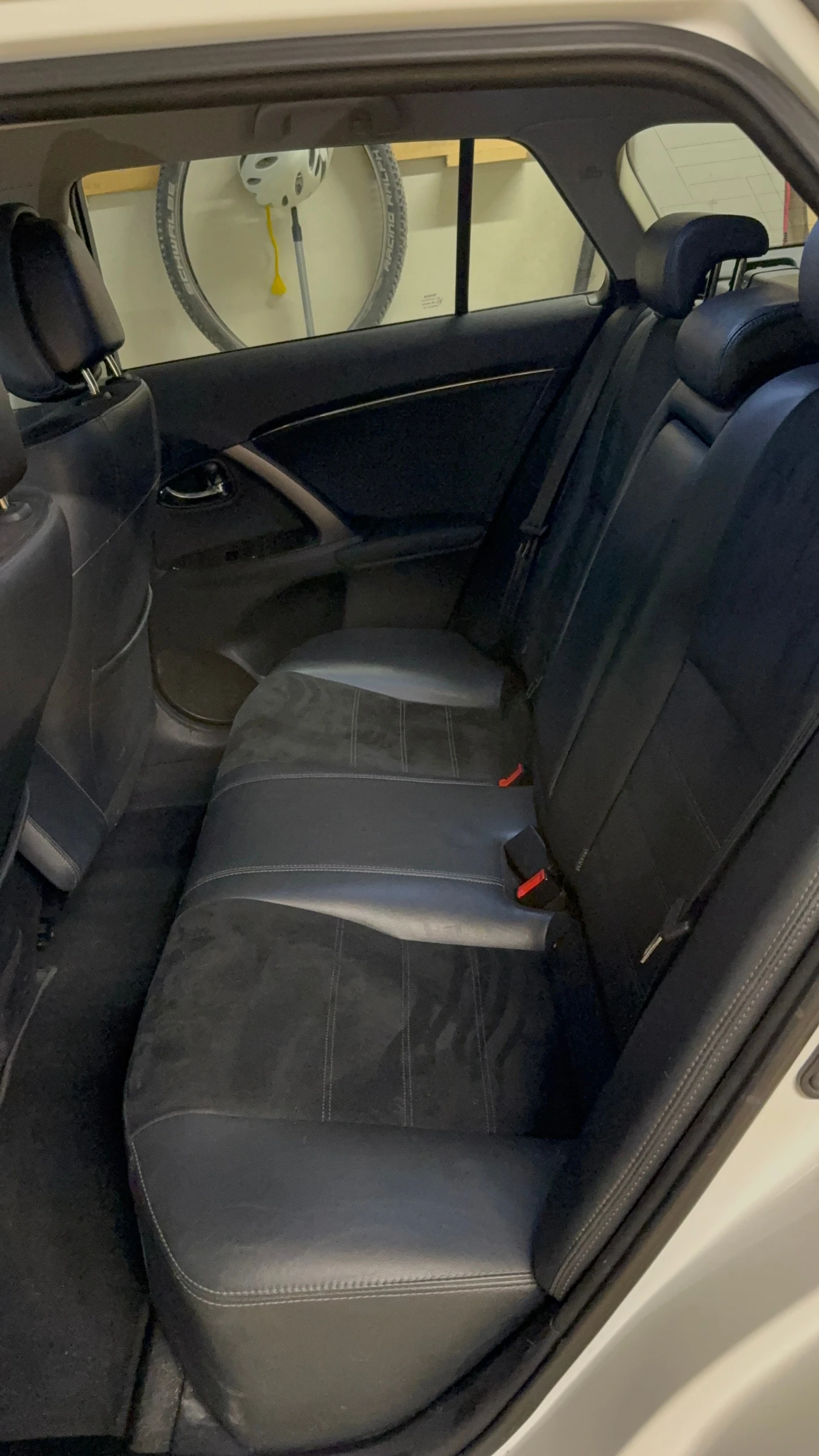 Toyota Avensis 2.2 D-CAT 177 �.�. | 2015 | 156000 �� | Mobile.bg � ����������� 12