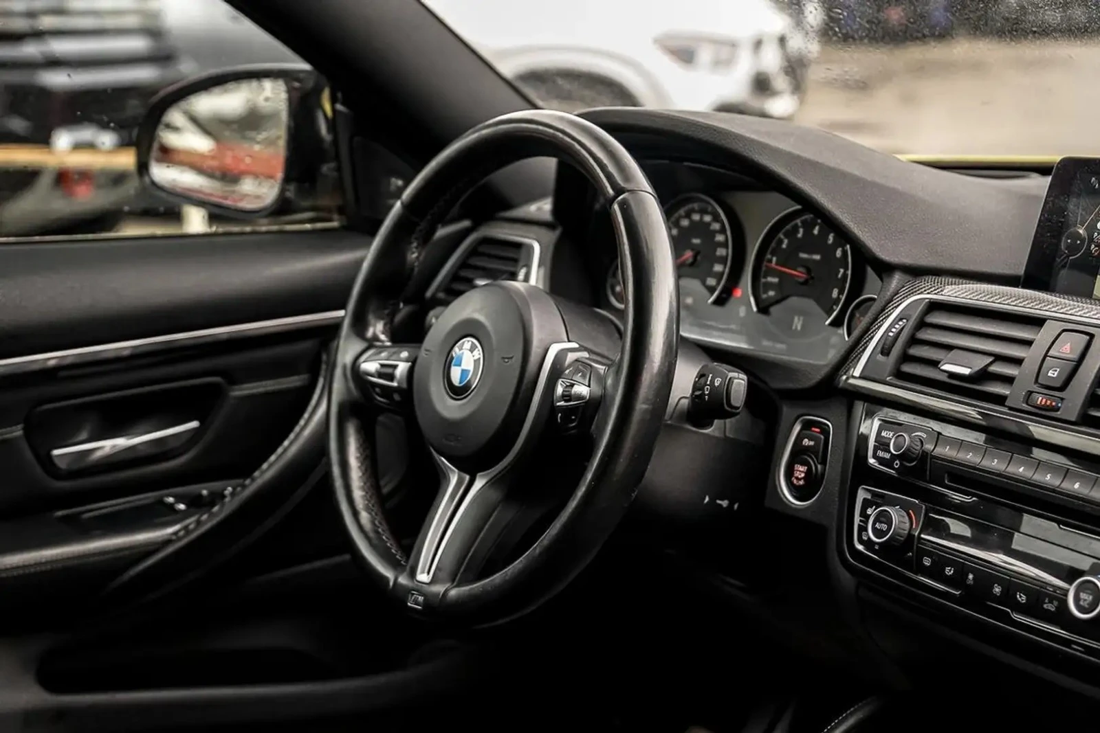 BMW M4 РЪЧКА* ХЕДЪП* H/K* CARBON* ПОДГРЕВ ВОЛАН, снимка 14 - Автомобили и джипове - 55478361