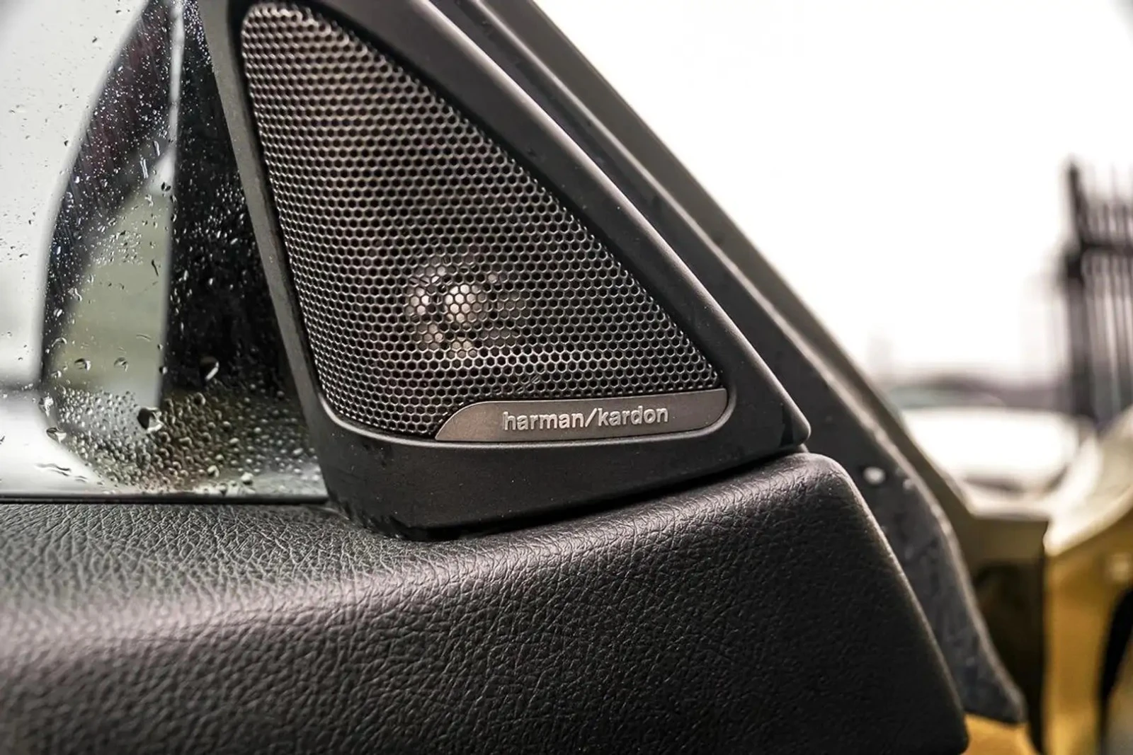 BMW M4 РЪЧКА* ХЕДЪП* H/K* CARBON* ПОДГРЕВ ВОЛАН, снимка 9 - Автомобили и джипове - 55478361
